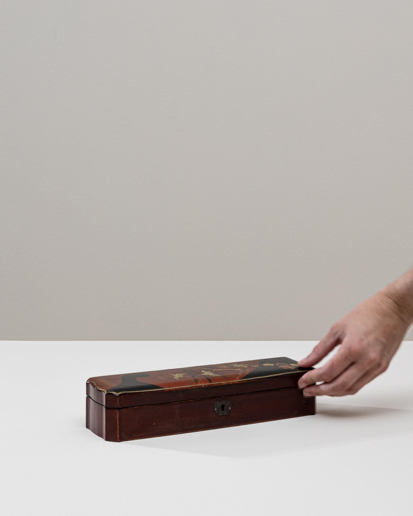 Boîte asiatique en bois du 20e siècle avec détails en or réalisés à la main en vente 2