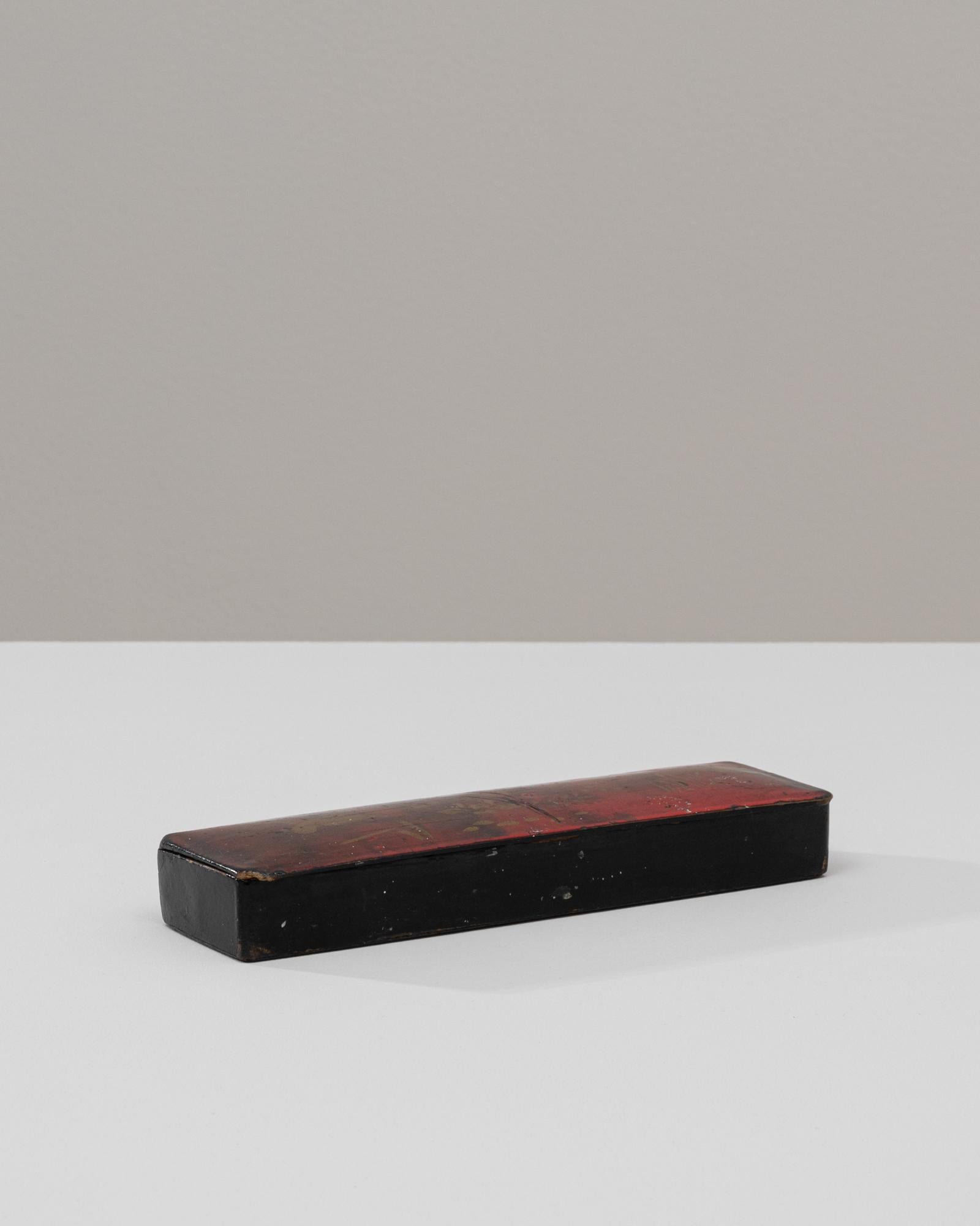 Boîte asiatique en bois du 20e siècle avec détails en or réalisés à la main en vente 3