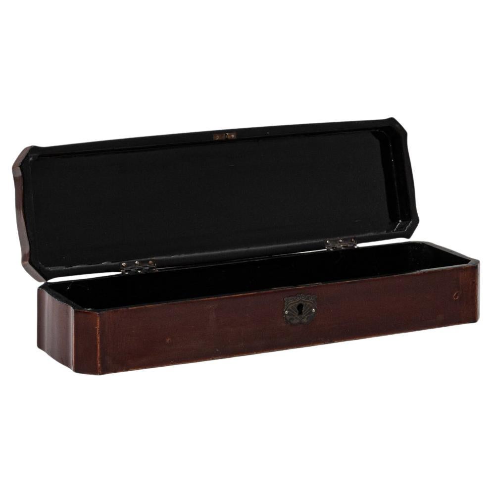 Boîte asiatique en bois du 20e siècle avec détails en or réalisés à la main