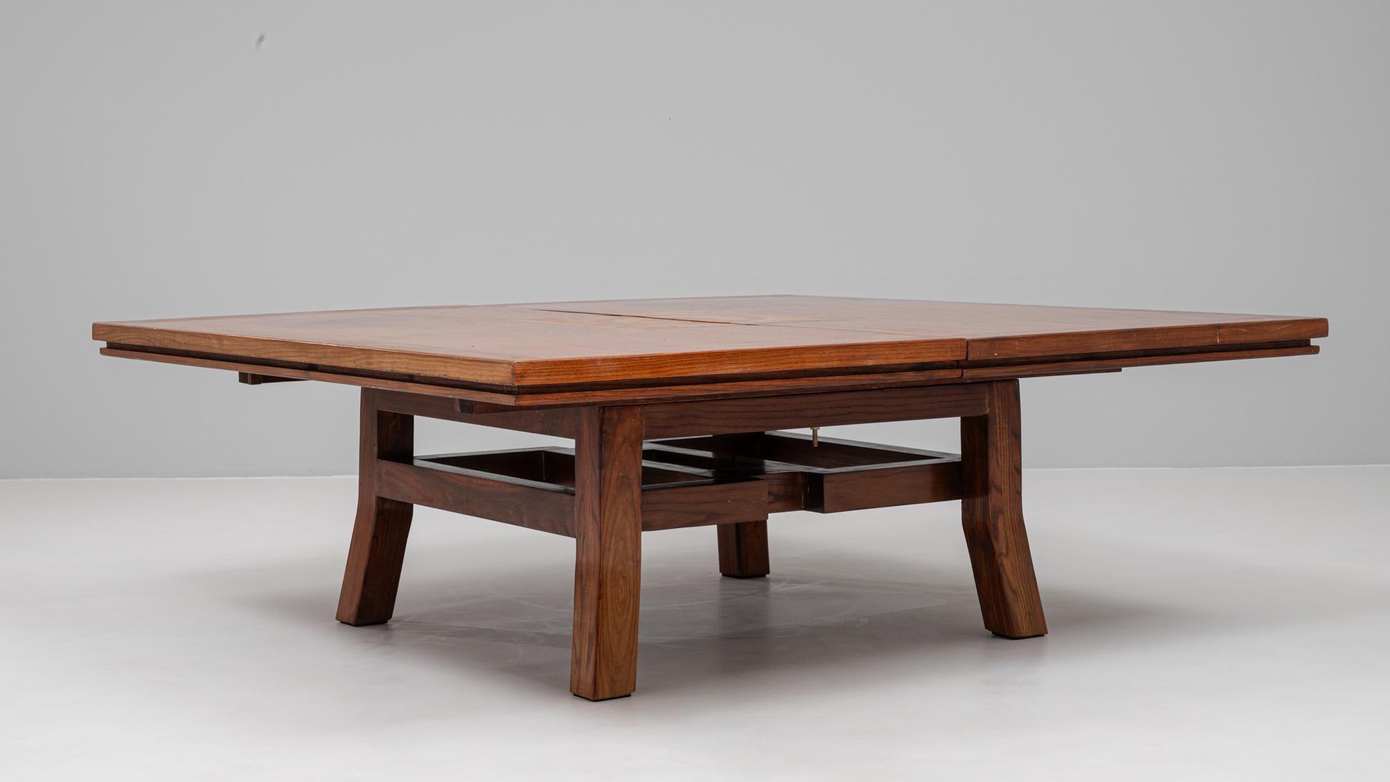 Table basse asiatique en bois du 20e siècle en vente 4