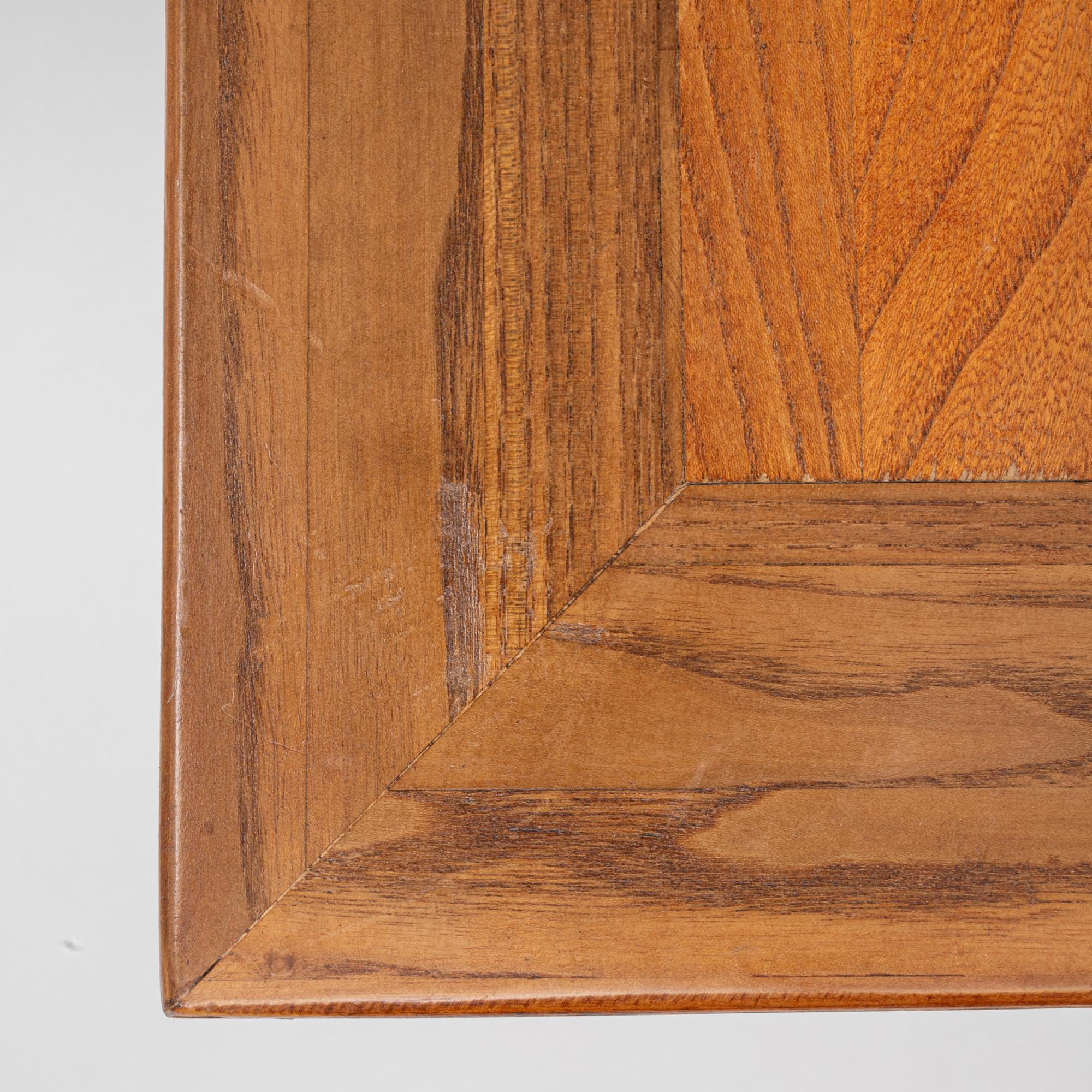 Table basse asiatique en bois du 20e siècle en vente 9