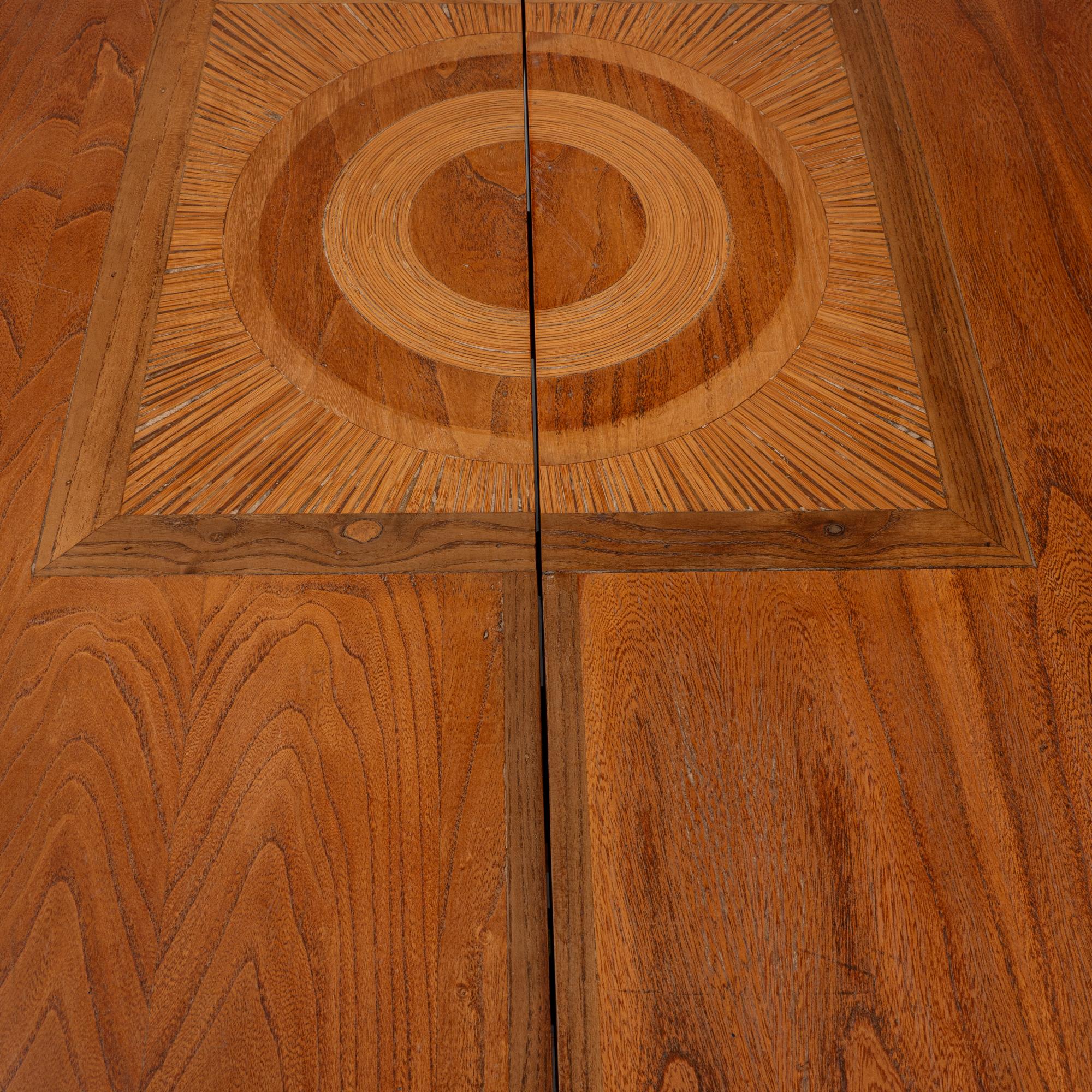 Table basse asiatique en bois du 20e siècle en vente 10