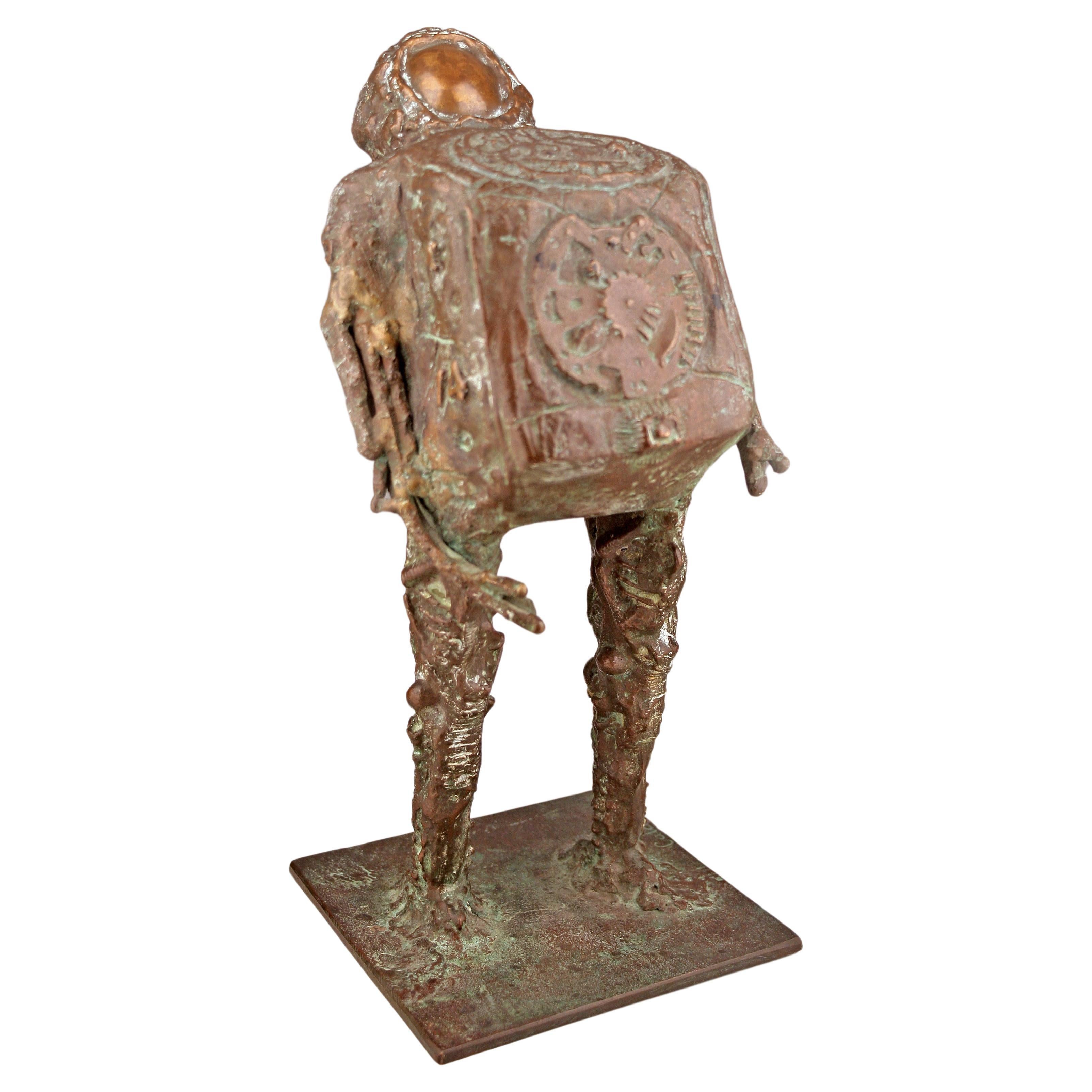 Escultura de bronce de astronauta del siglo XX del artista italo-brasileño D. Calabrone
