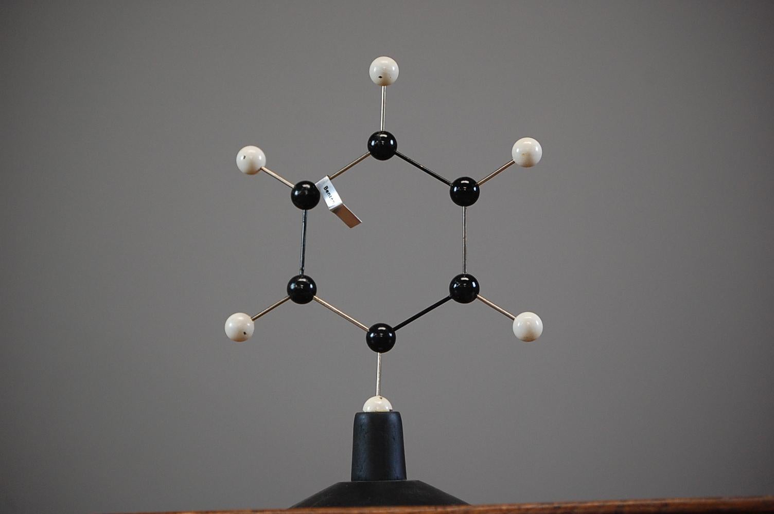 Collection of 4 midcentury atom models, on later stands, minor signs of ageing, great decorative display, measurement is for largest model, priced for the collection of four.

   