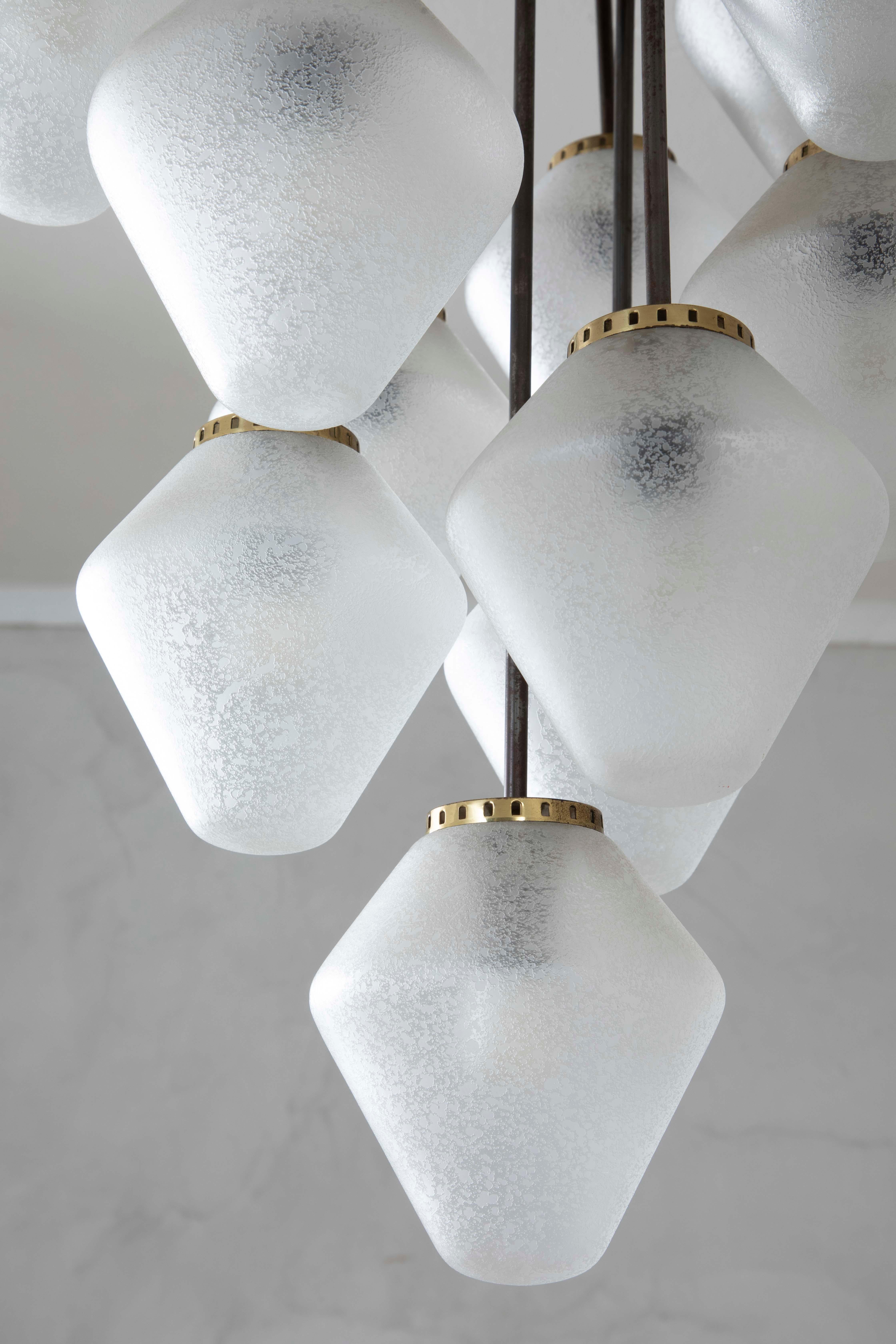 20e siècle, Attribué à Stilnovo Lampe suspendue à 13 lumières en vente 3