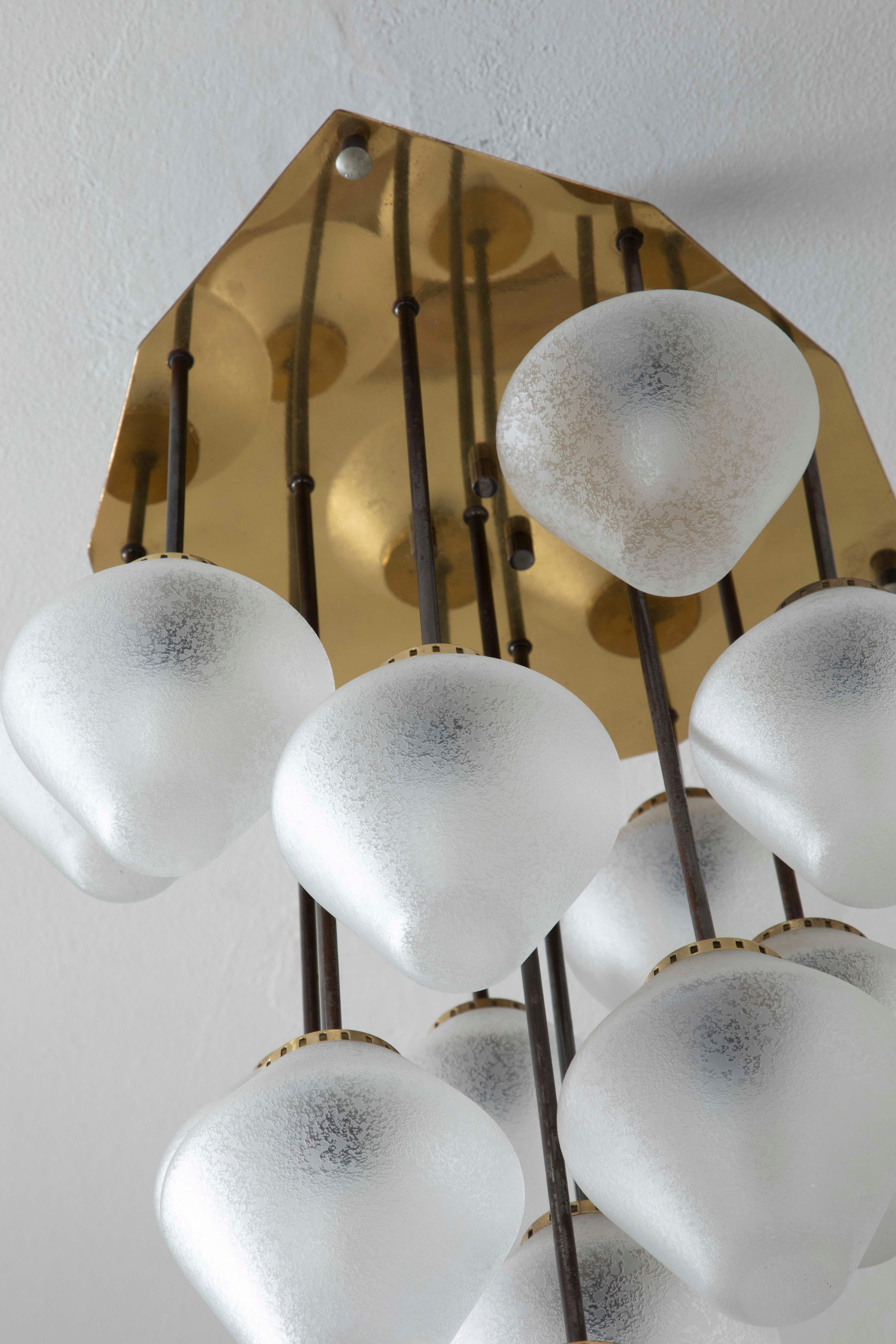 20e siècle, Attribué à Stilnovo Lampe suspendue à 13 lumières en vente 4