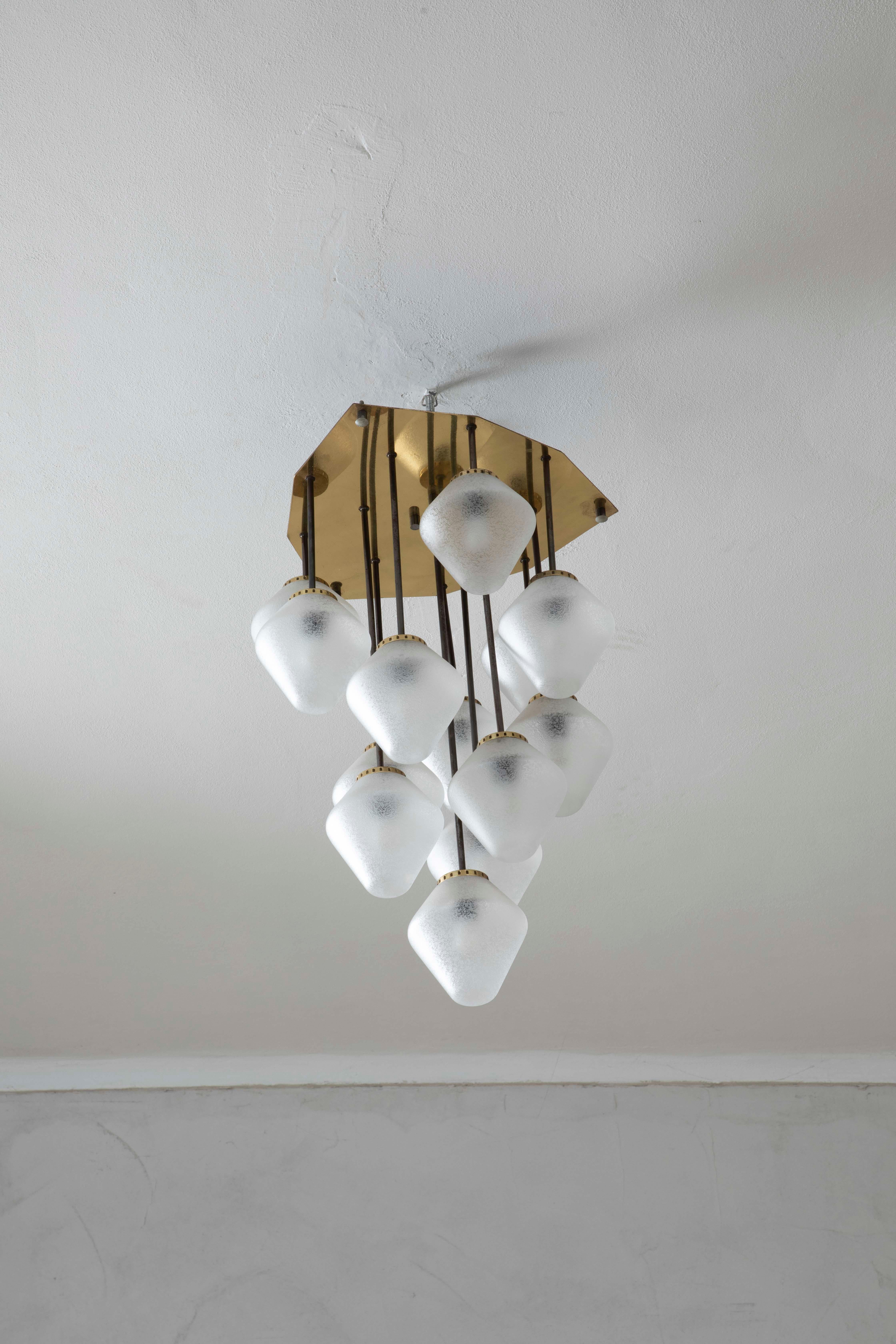 20e siècle, Attribué à Stilnovo Lampe suspendue à 13 lumières en vente 5