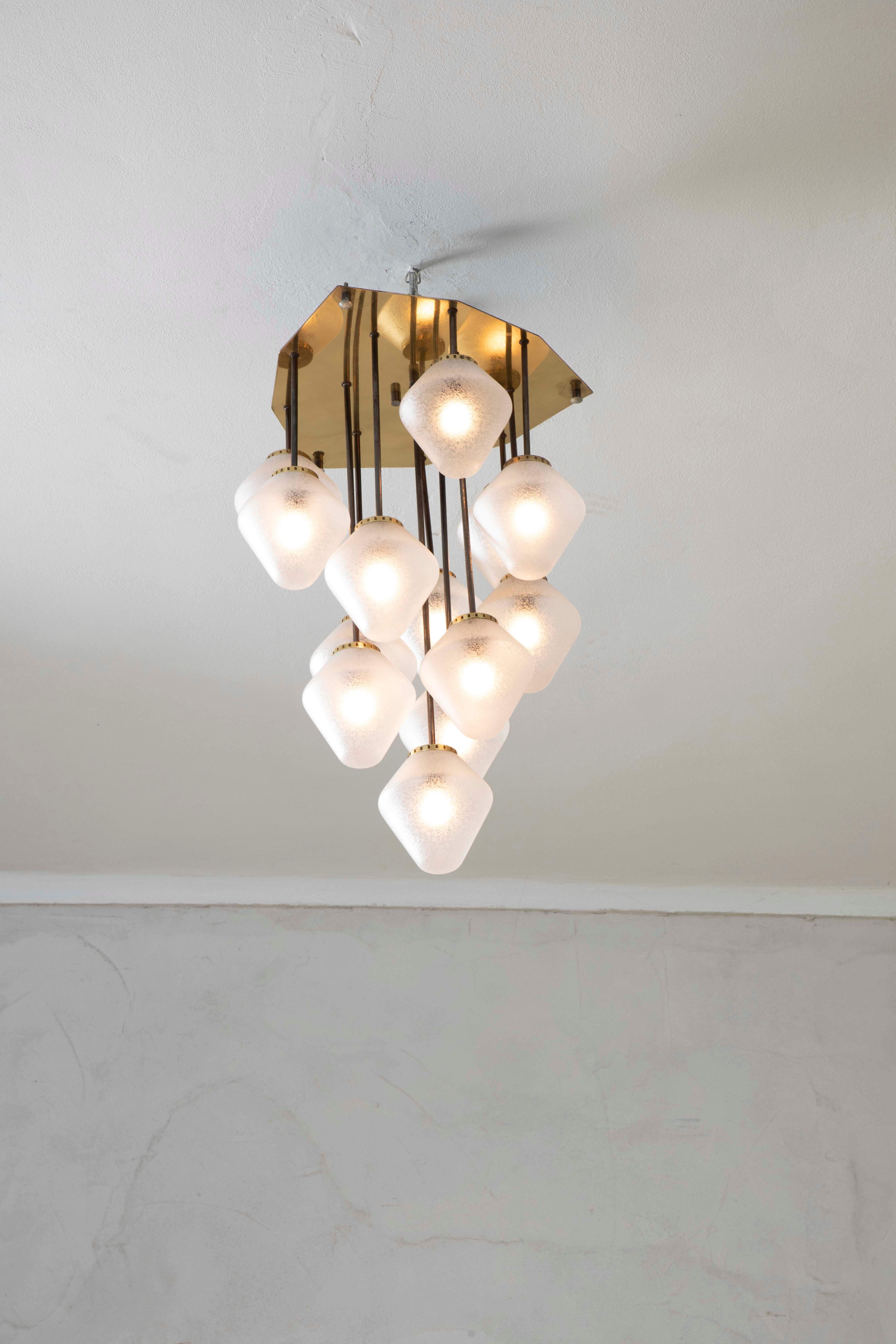 20e siècle, Attribué à Stilnovo Lampe suspendue à 13 lumières en vente 6