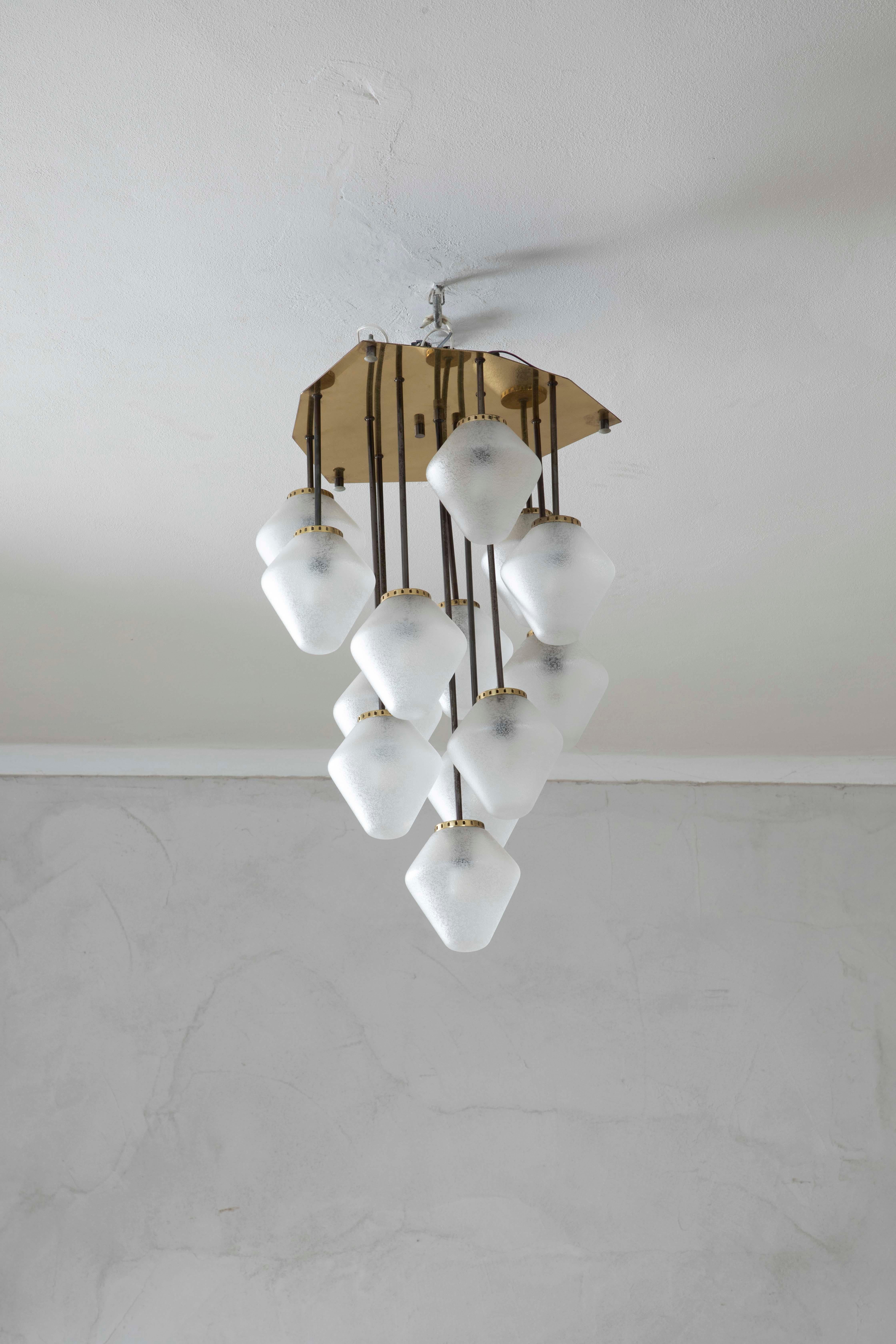 20e siècle, Attribué à Stilnovo Lampe suspendue à 13 lumières en vente 1