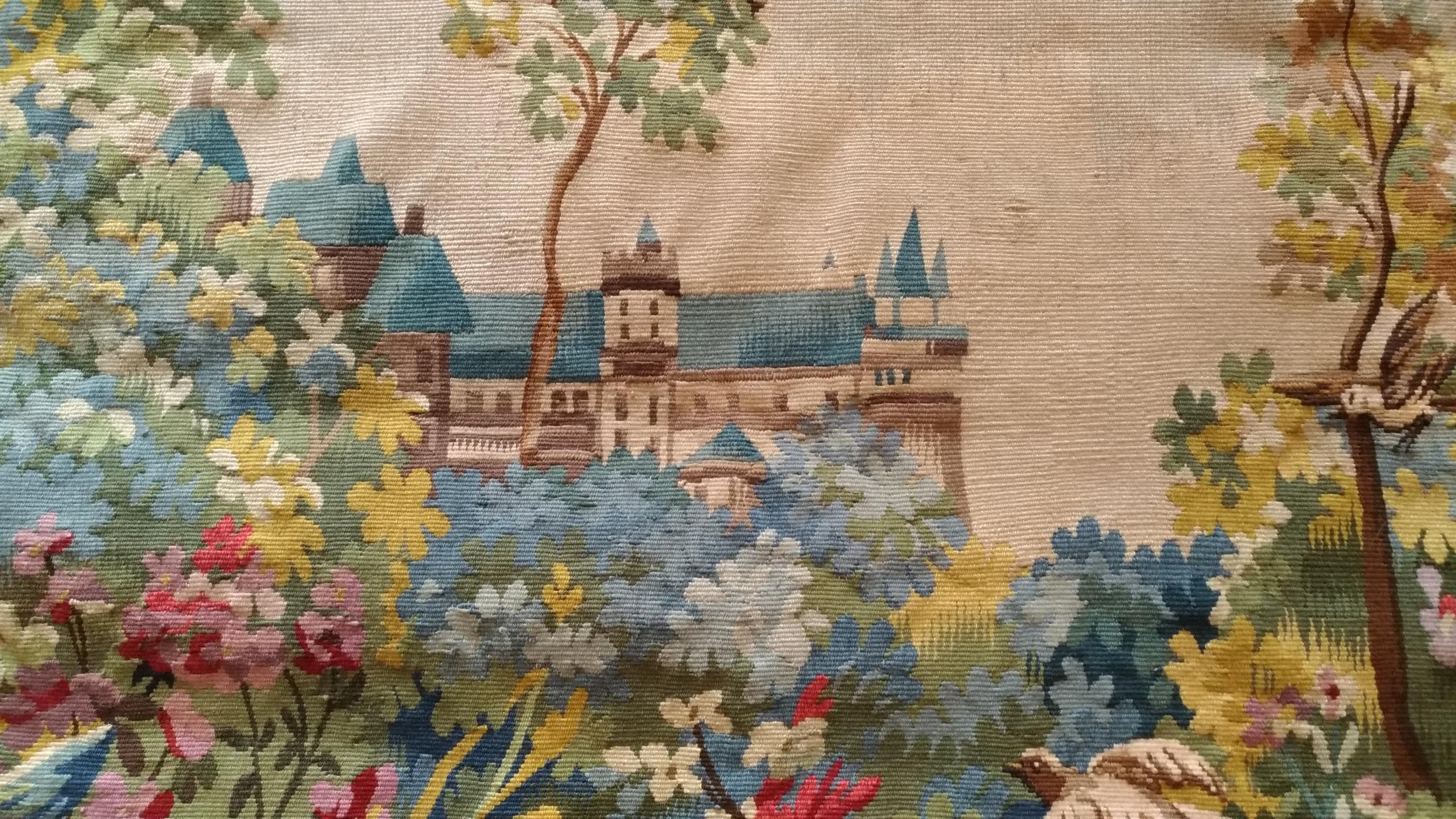 Tissé à la main tapisserie d'aubusson du 20e siècle oiseau et château - n° 1144 en vente