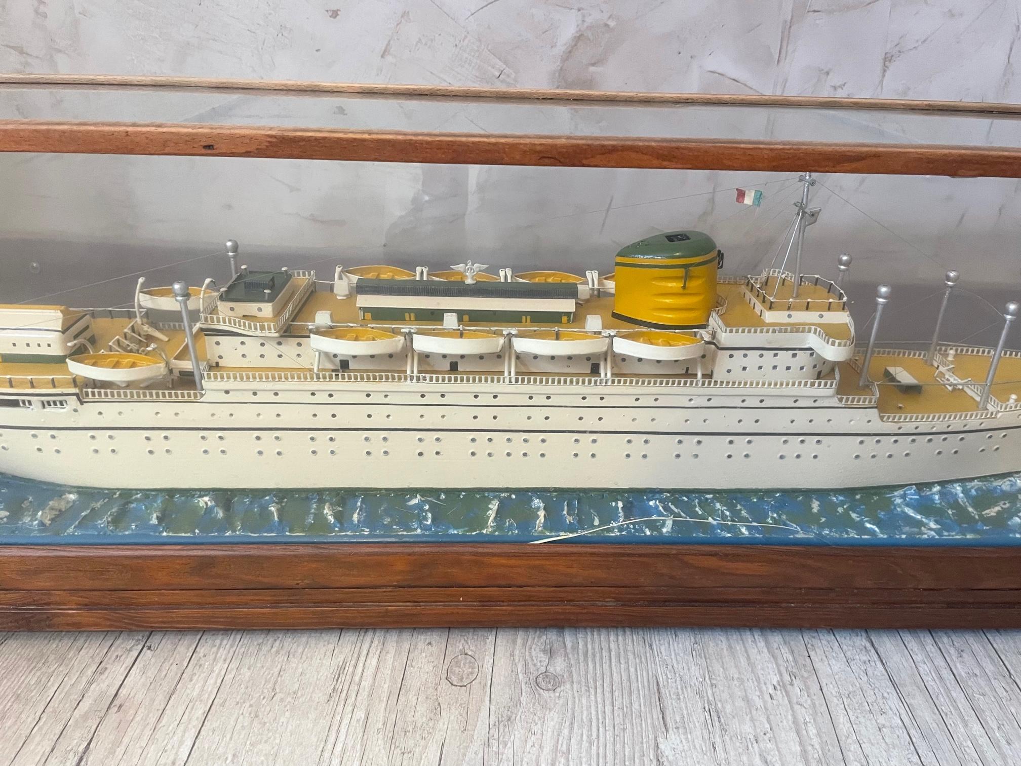 20th Century Australia Ship Model under Glass, 1950s In Good Condition In LEGNY, FR