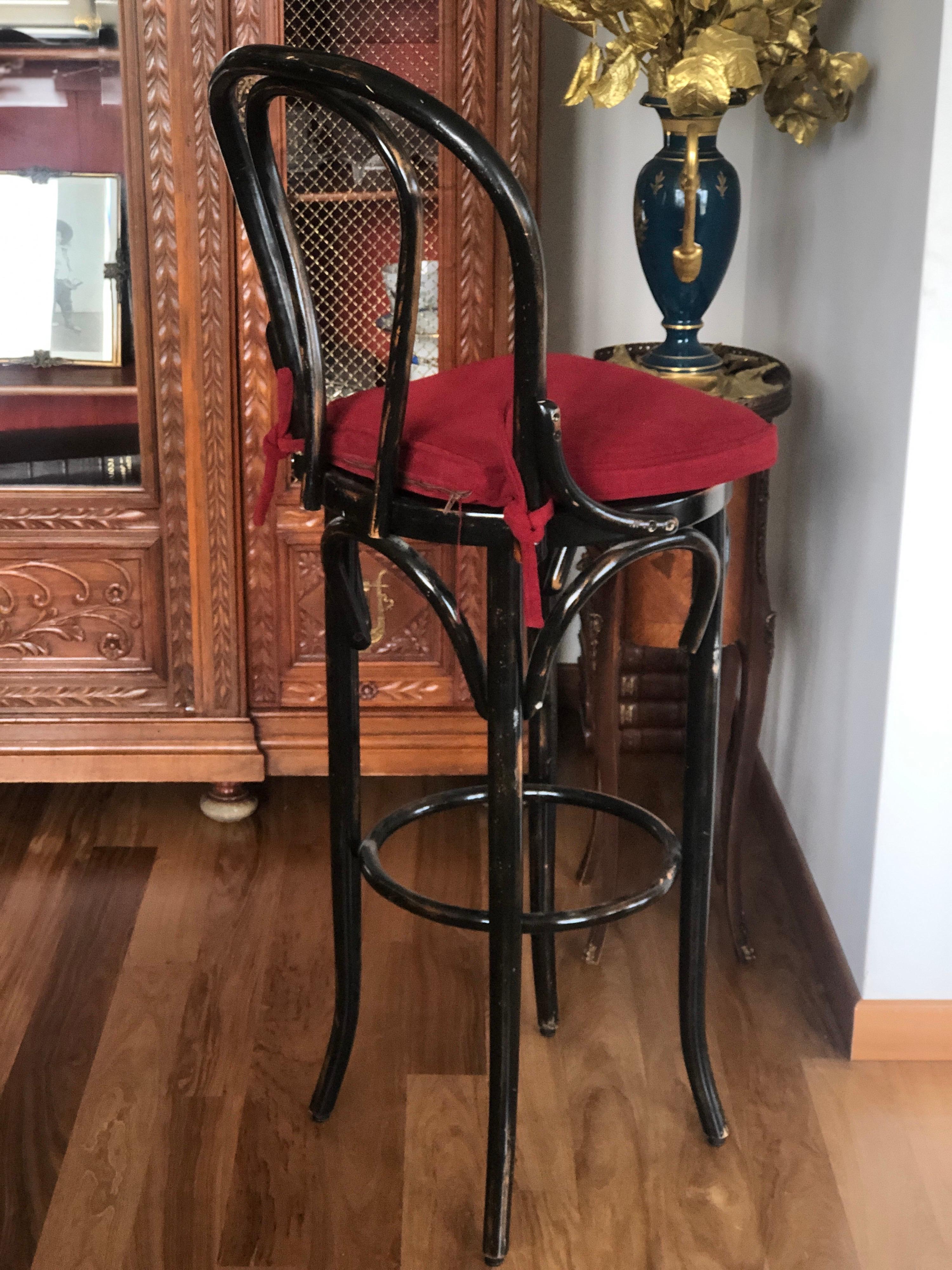 20th Century Austrian Bar Stool in Black Wood by Thonet For Sale 2