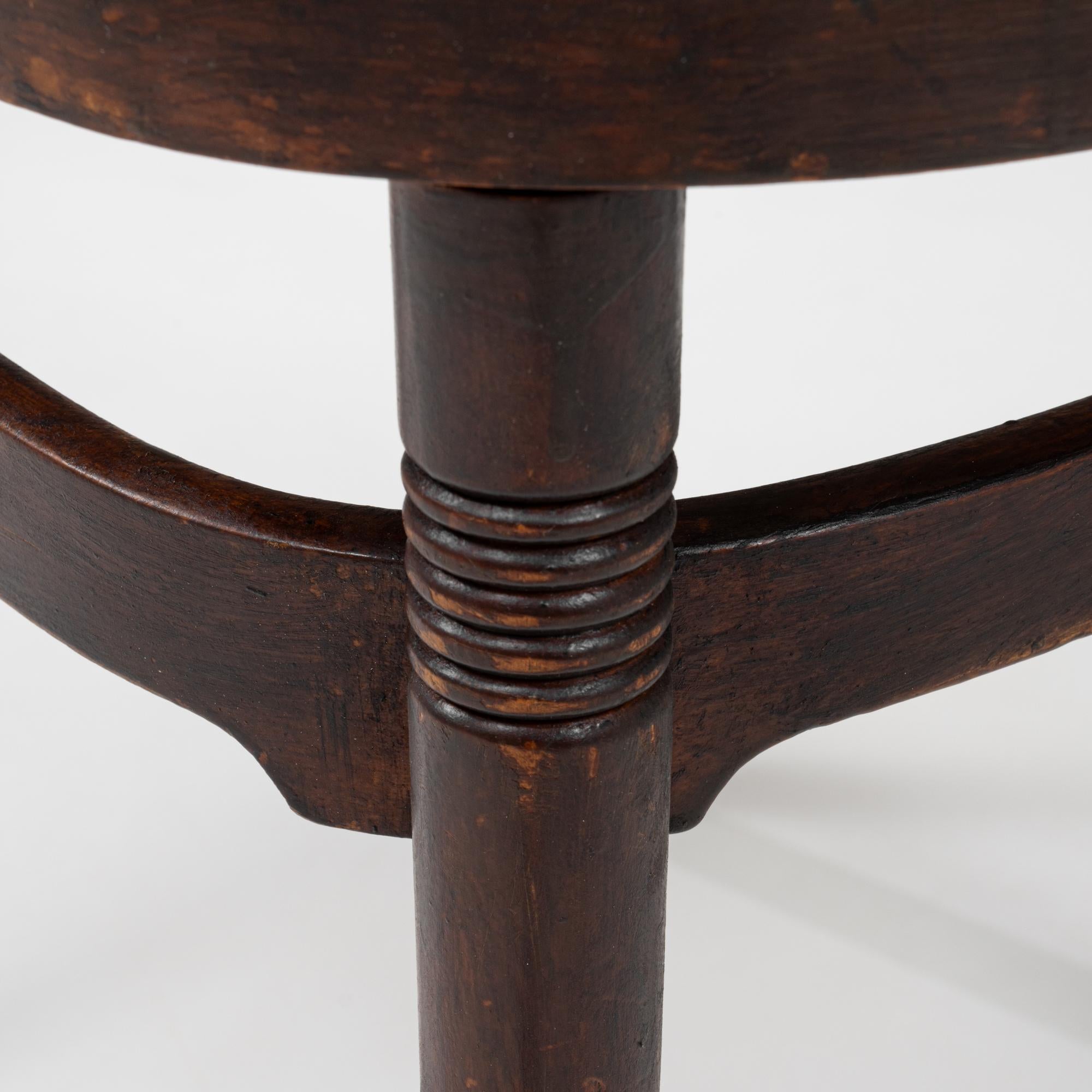 Sillón austriaco del siglo XX de madera curvada con detalle de respaldo de lira en venta 10