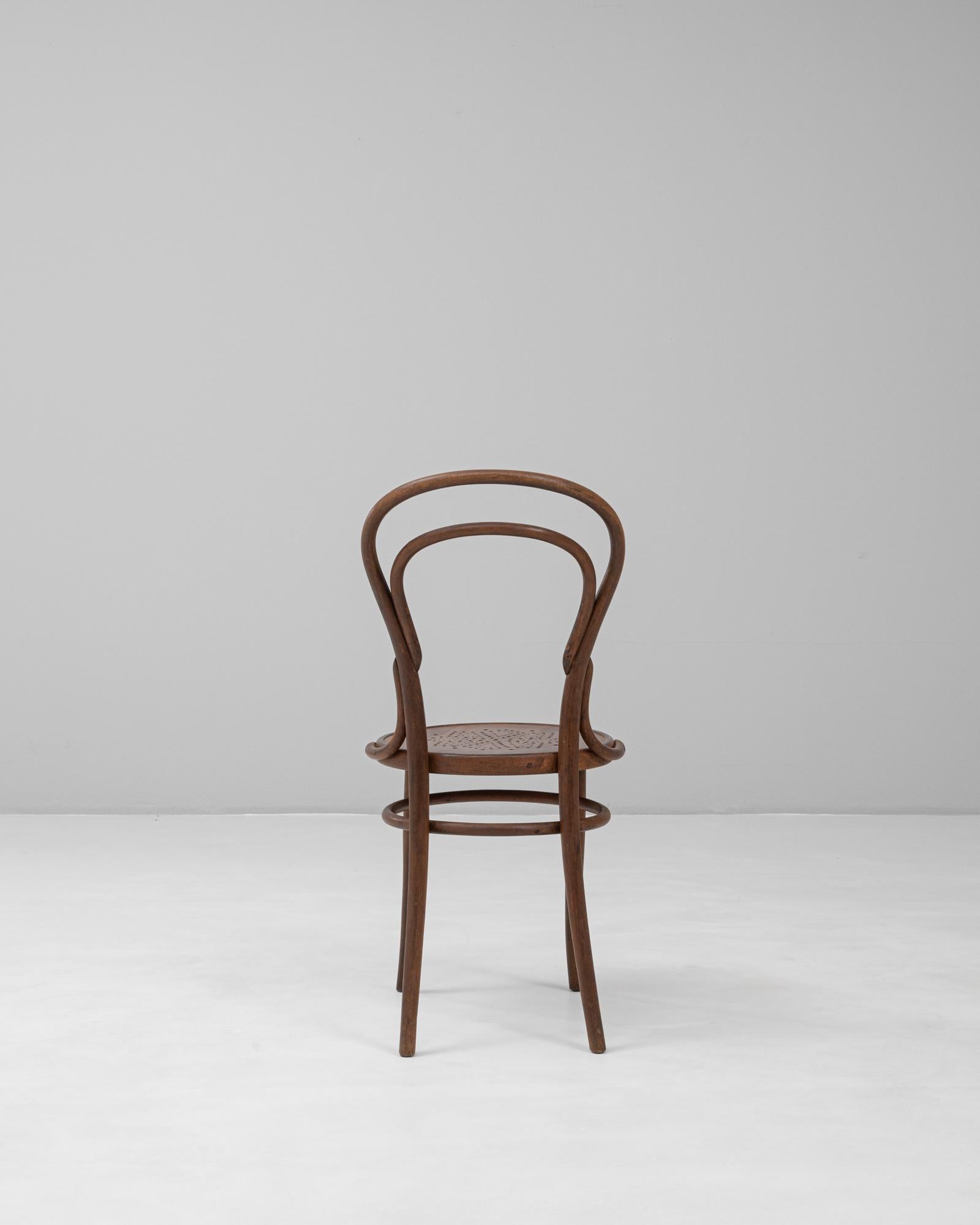 Chaise de bistrot en bois bentwood autrichien du 20e siècle Bon état - En vente à High Point, NC