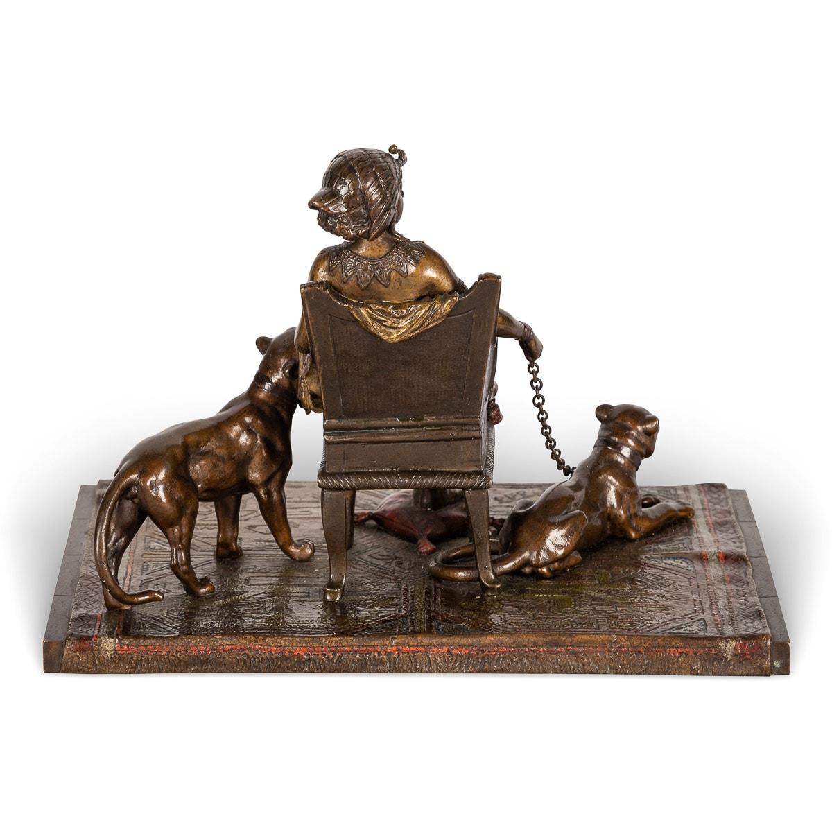 Autrichien Bronze peint à froid « Cléopâtre avec Pumas » de Bergman, datant du 20e siècle, vers 1910 en vente