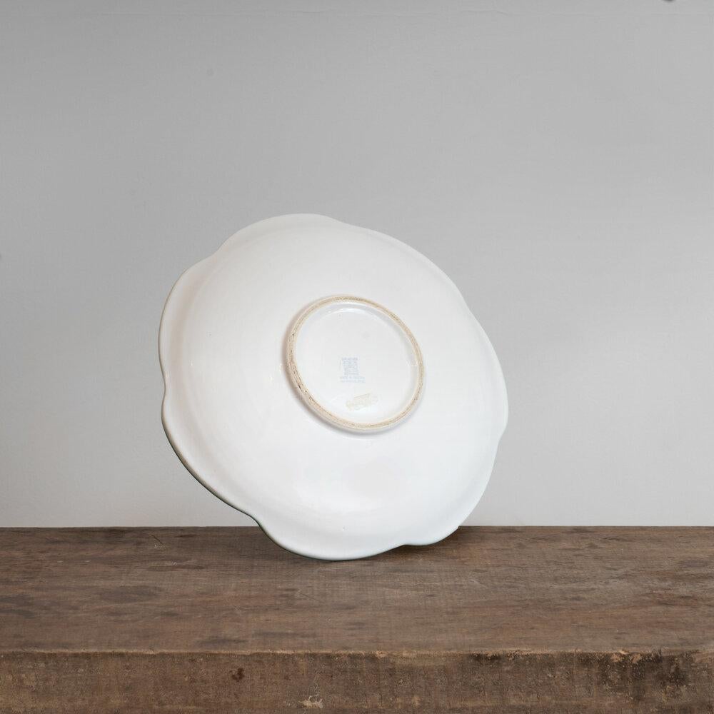 Austriaco Piatto in ceramica dipinto a mano Gmumndner Keramik del XX secolo in vendita