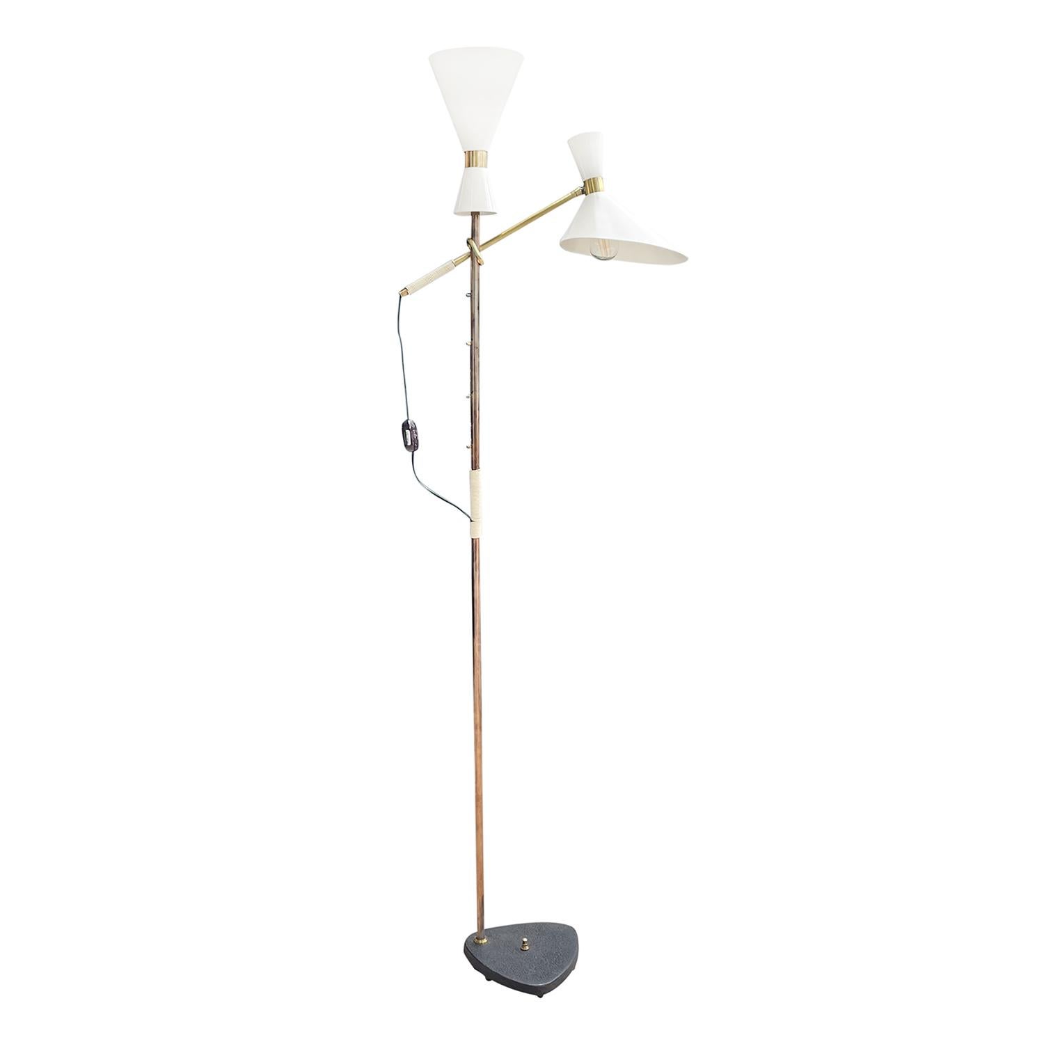 A vintage Mid-Century modern Austrian floor lamp made of hand crafted lacquered metal, designed by Julius Theodor (J.T.) Kalmar and produced by Kalmar in good condition. The large shade is supported by a flexible, adjustable polished brass arm, each