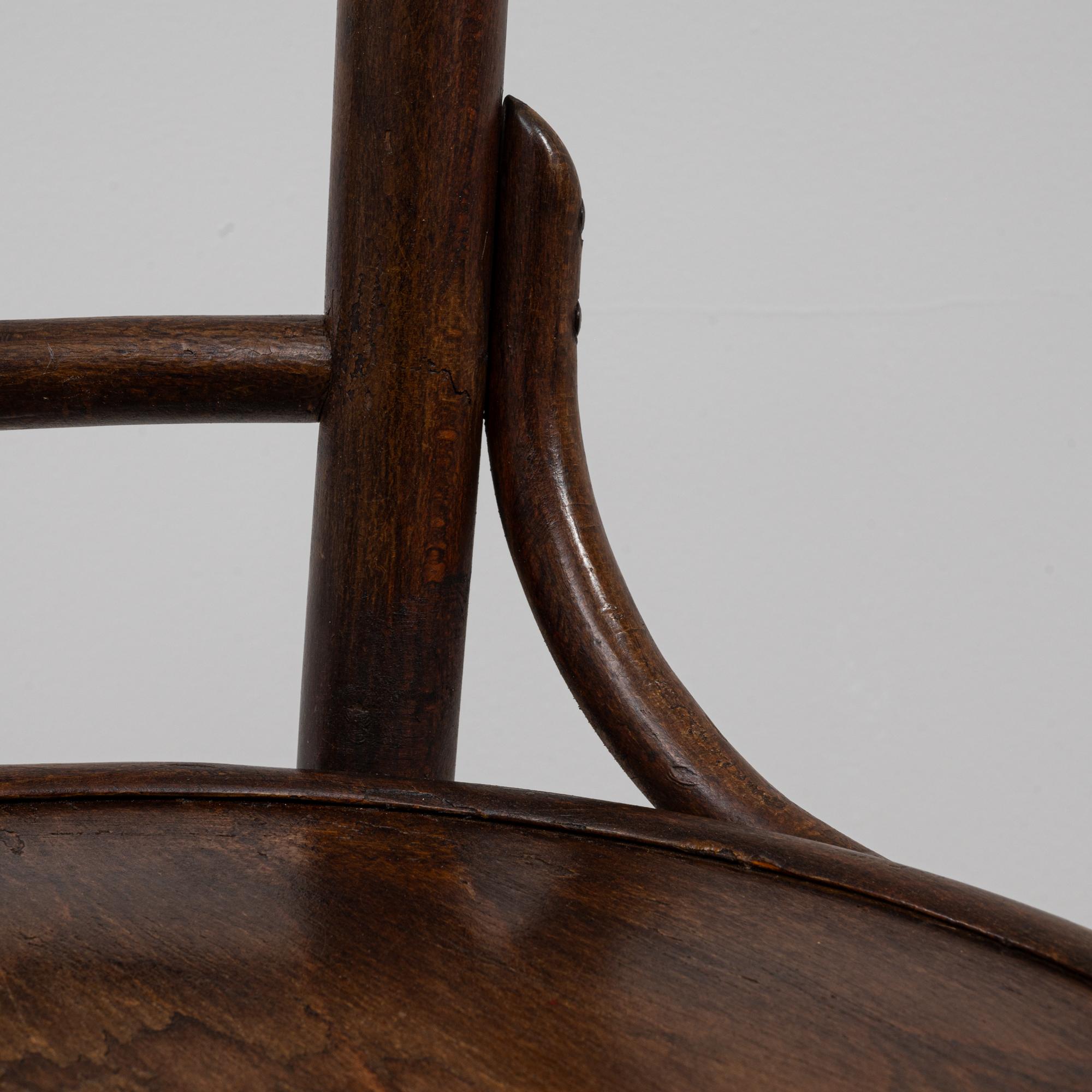 Ensemble autrichien du XXe siècle de 10 chaises en bois courbé Thonet par Thonet-Mundus & J. Kohn en vente 4