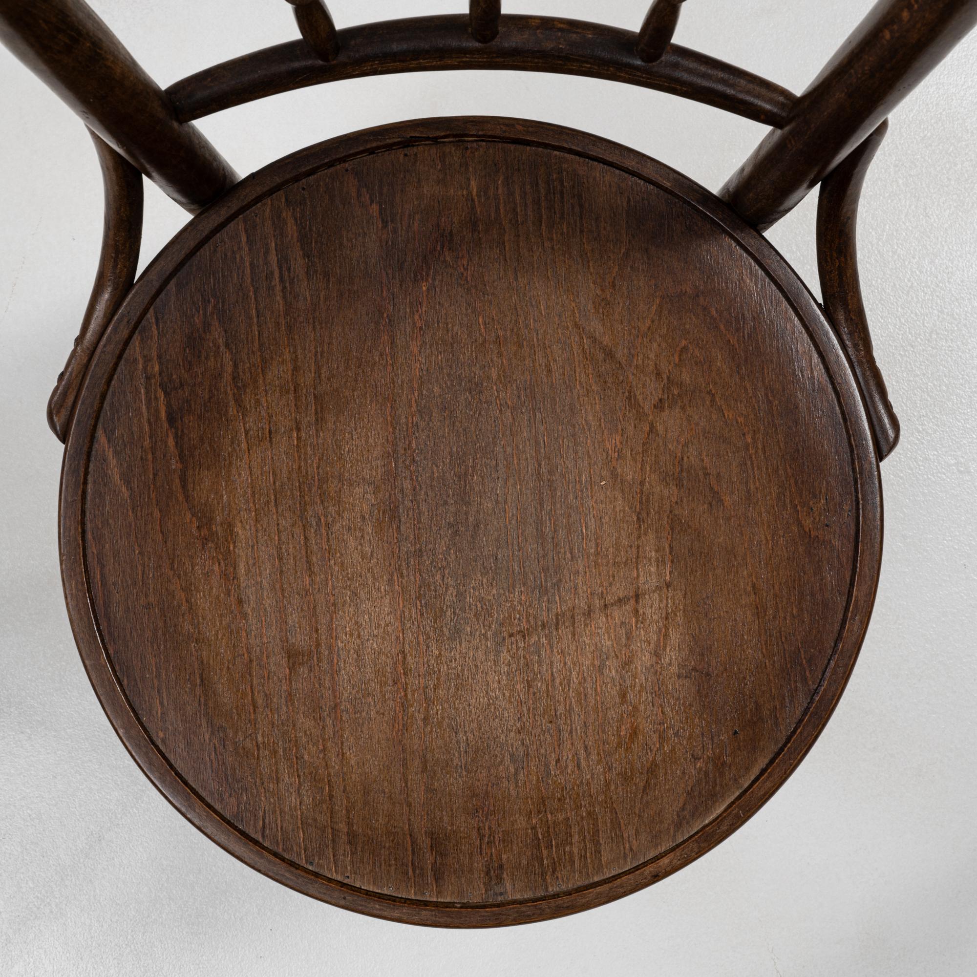 Ensemble autrichien du XXe siècle de 10 chaises en bois courbé Thonet par Thonet-Mundus & J. Kohn en vente 6