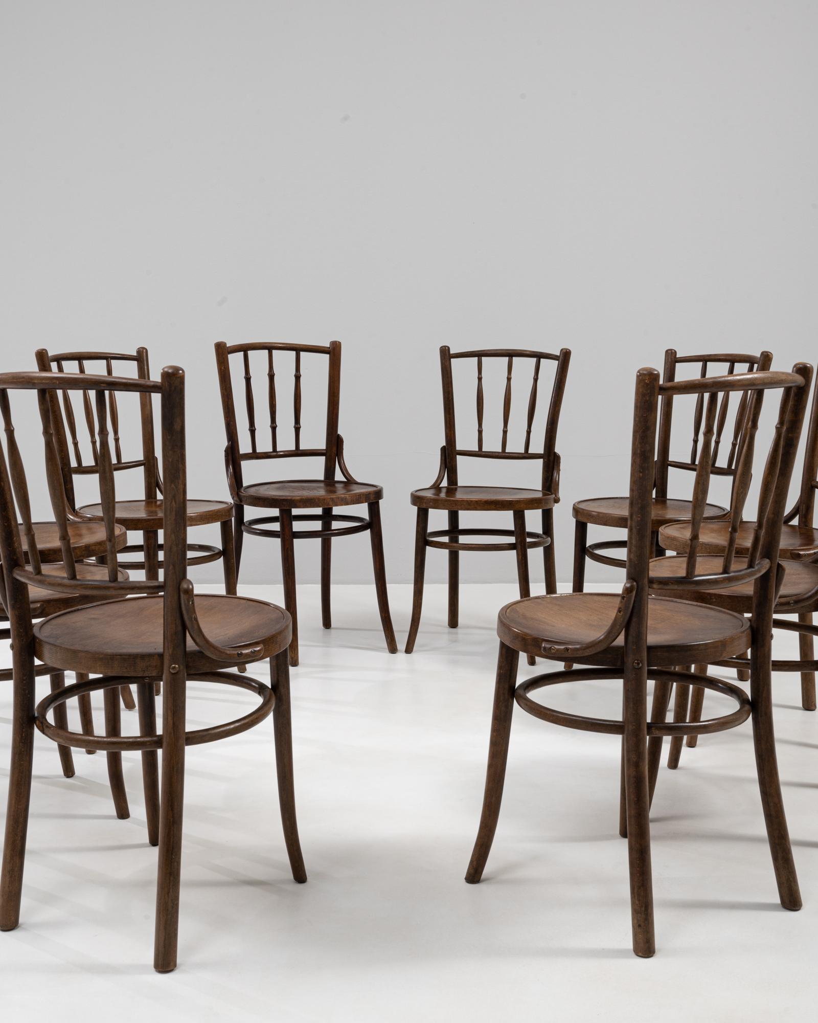 Ensemble autrichien du XXe siècle de 10 chaises en bois courbé Thonet par Thonet-Mundus & J. Kohn en vente 7