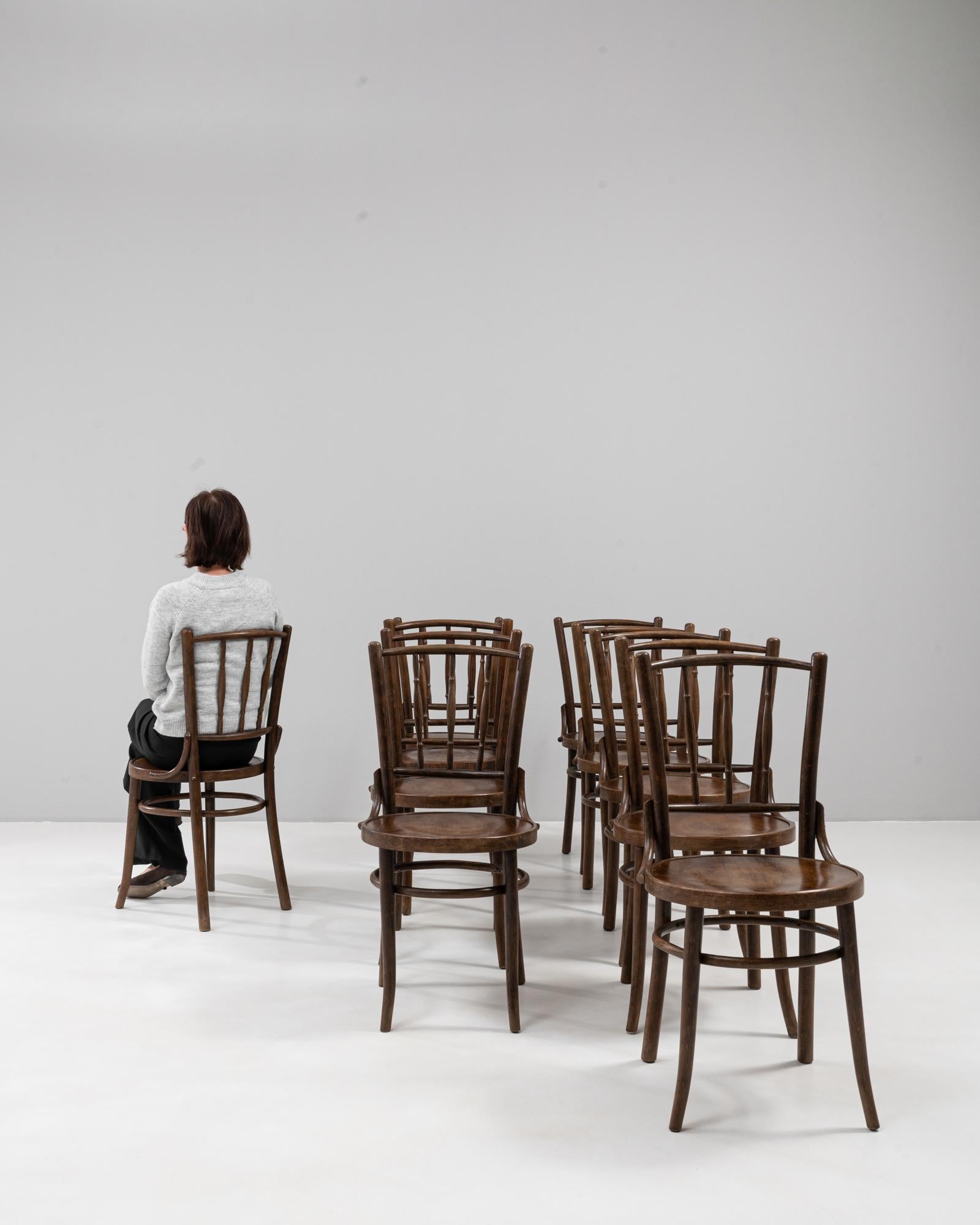 Autrichien Ensemble autrichien du XXe siècle de 10 chaises en bois courbé Thonet par Thonet-Mundus & J. Kohn en vente
