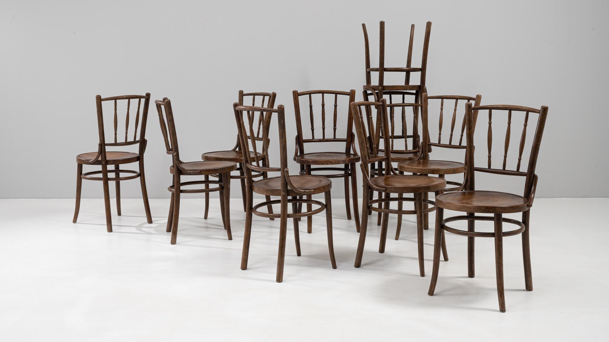 20ième siècle Ensemble autrichien du XXe siècle de 10 chaises en bois courbé Thonet par Thonet-Mundus & J. Kohn en vente