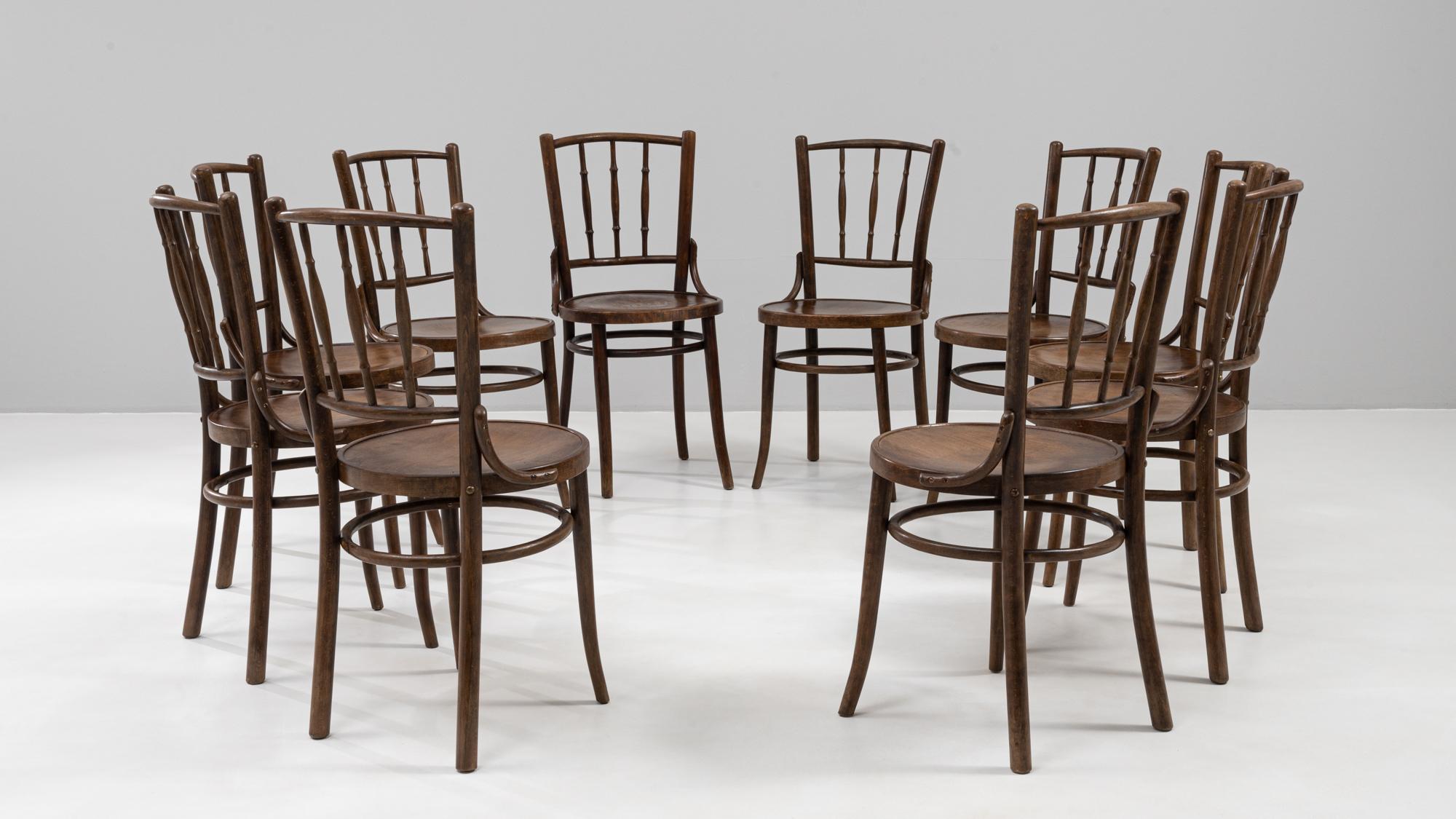 Ensemble autrichien du XXe siècle de 10 chaises en bois courbé Thonet par Thonet-Mundus & J. Kohn en vente 2