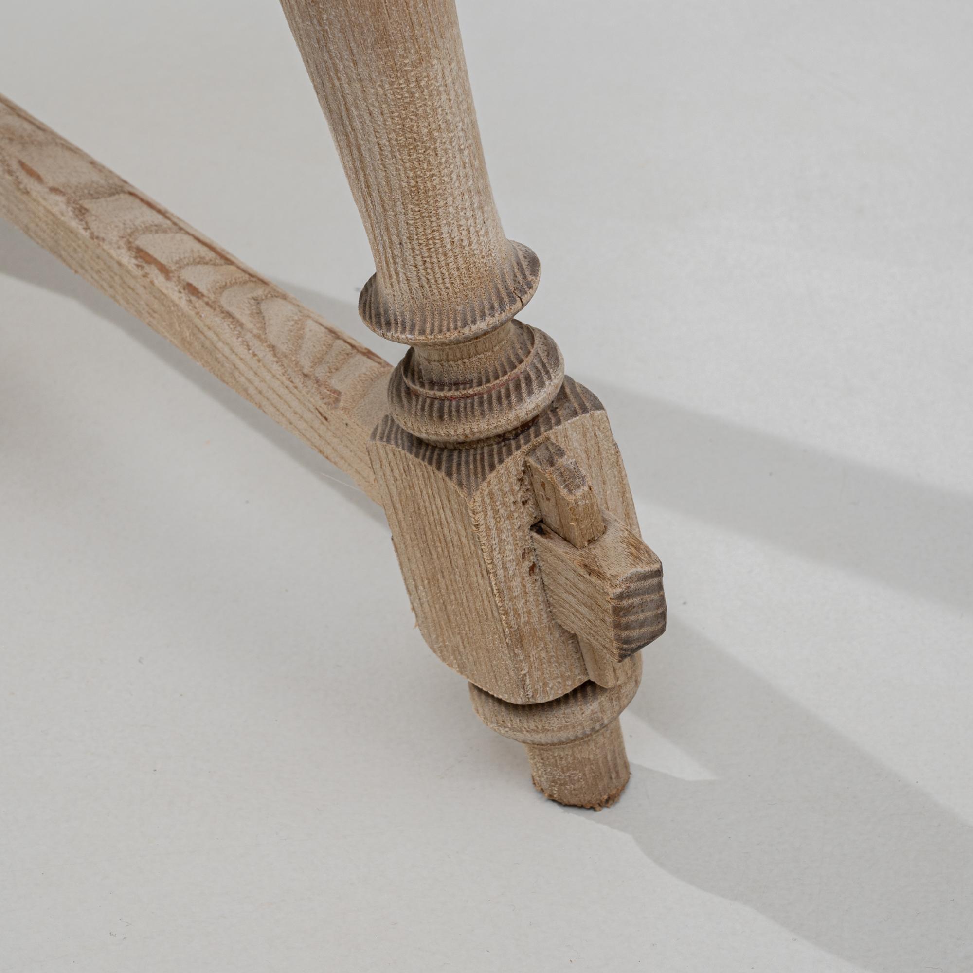 20. Jahrhundert Österreichischer Tiroler Holzstuhl mit Rückenlehne im Angebot 7