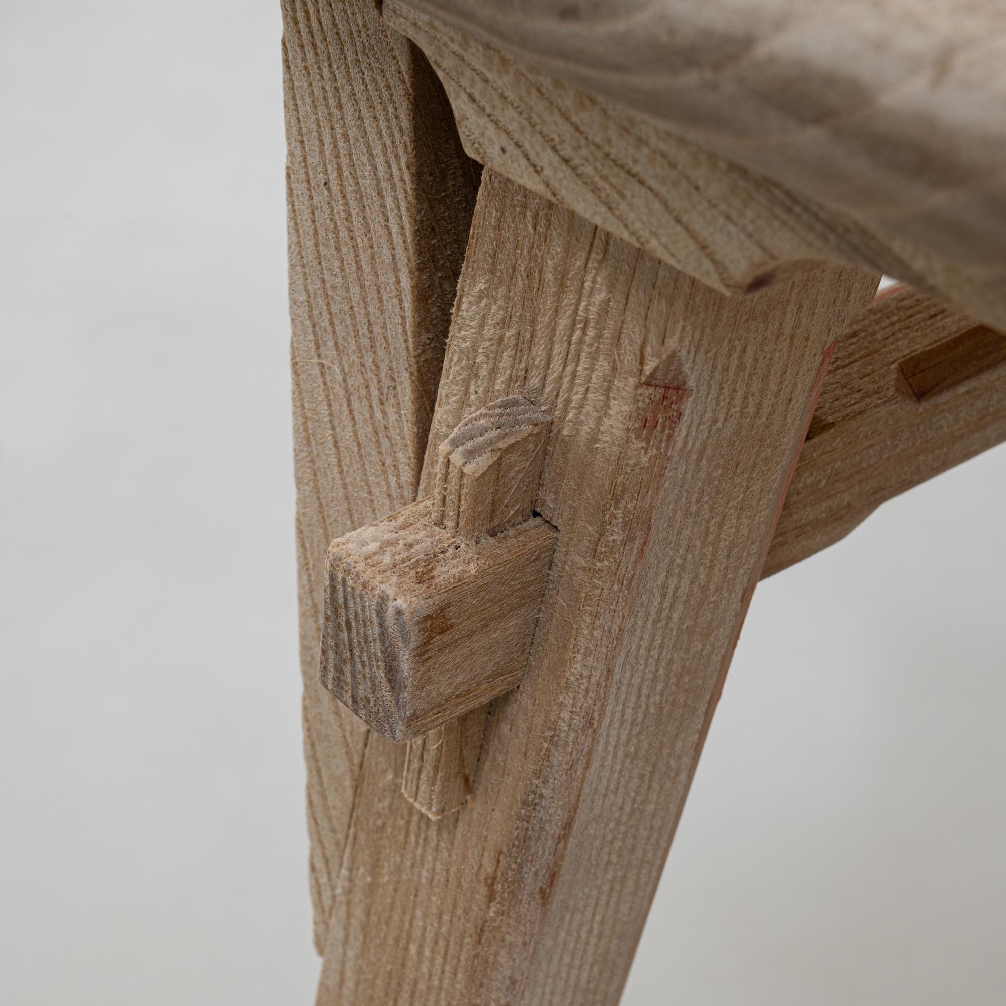 20. Jahrhundert Österreichischer Tiroler Holzstuhl mit Rückenlehne im Angebot 8