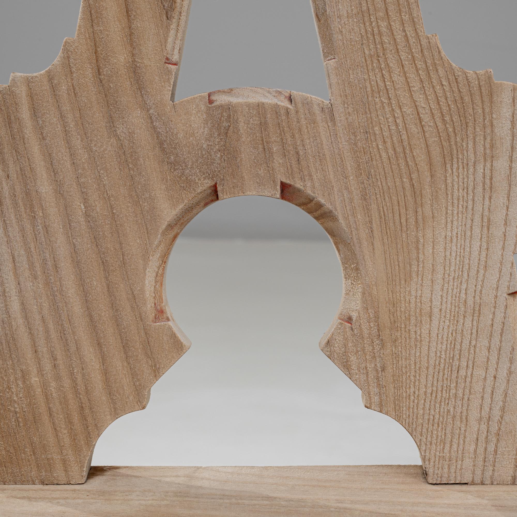 20. Jahrhundert Österreichischer Tiroler Holzstuhl mit Rückenlehne im Angebot 9