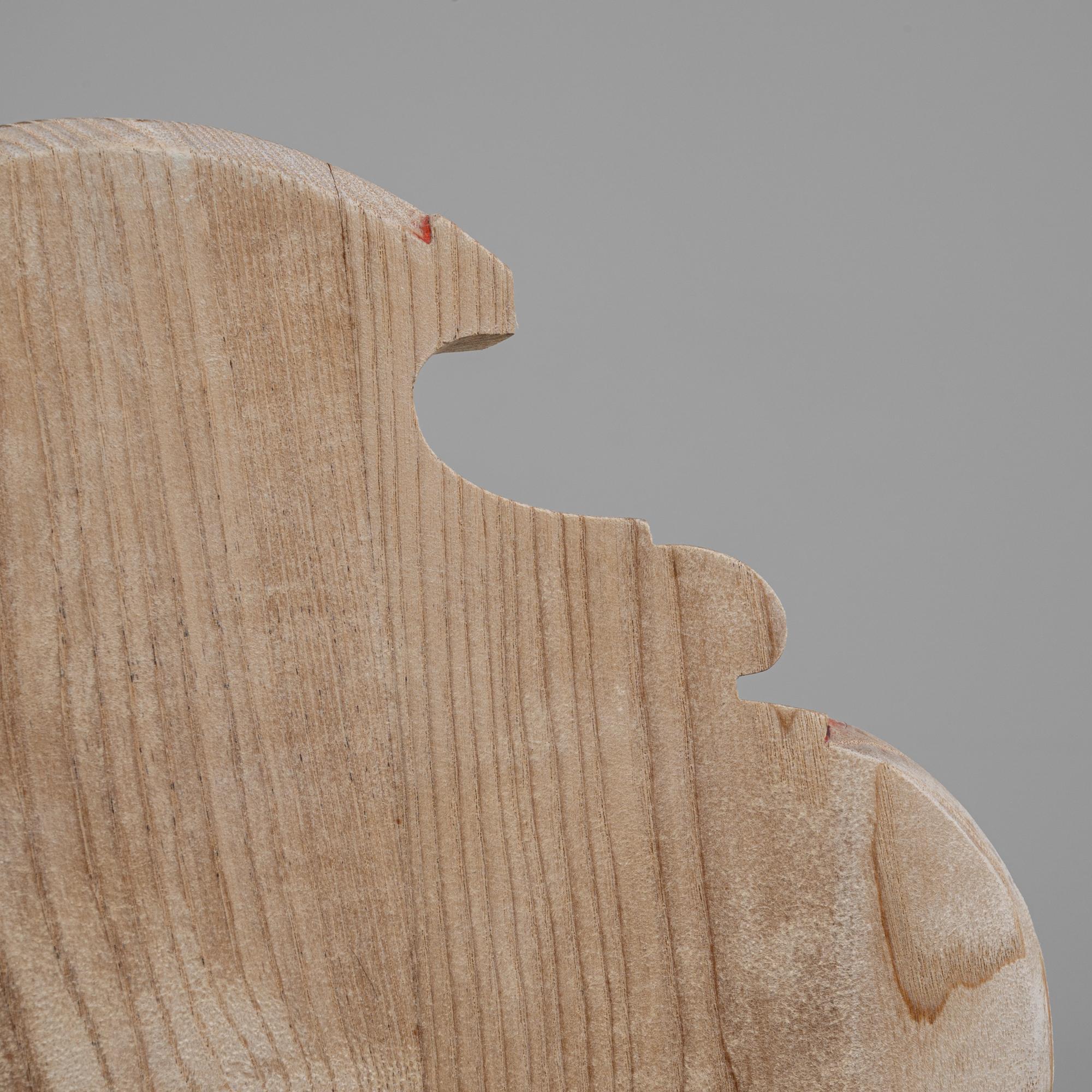 20. Jahrhundert Österreichischer Tiroler Holzstuhl mit Rückenlehne im Angebot 10