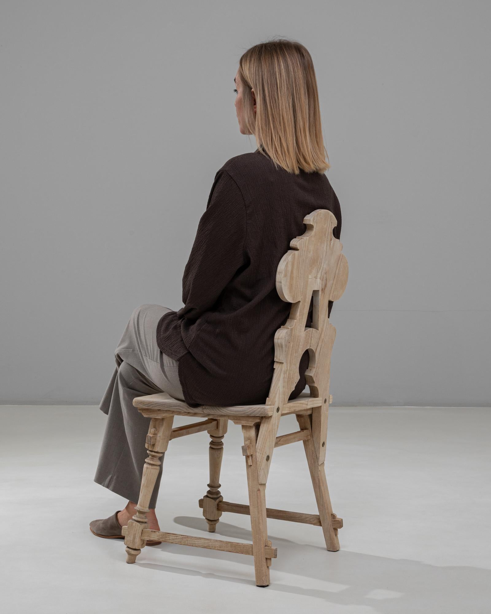 20. Jahrhundert Österreichischer Tiroler Holzstuhl mit Rückenlehne im Angebot 4