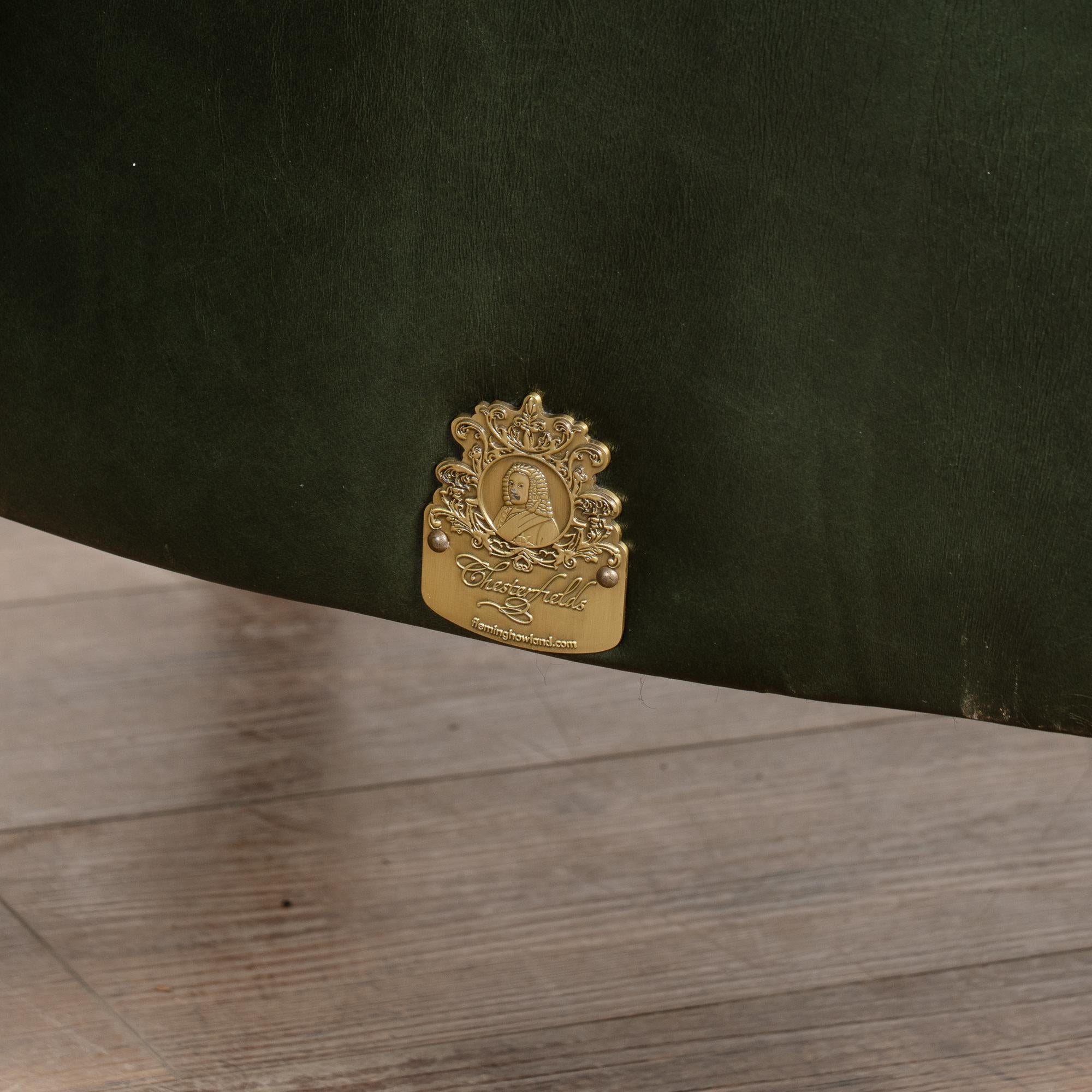Autentiche sedie da club in pelle verde Chesterfield del XX secolo con marchio del produttore in vendita 5
