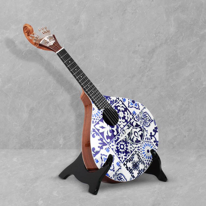 With the aim of enhancing the Tudo Isto É collection, Malabar conceived the Azulejo IV Portuguese Guitar showing, in a relaxed way, a magnificent usage for the traditional Portuguese tile. They are one of the most important aspects of Portuguese