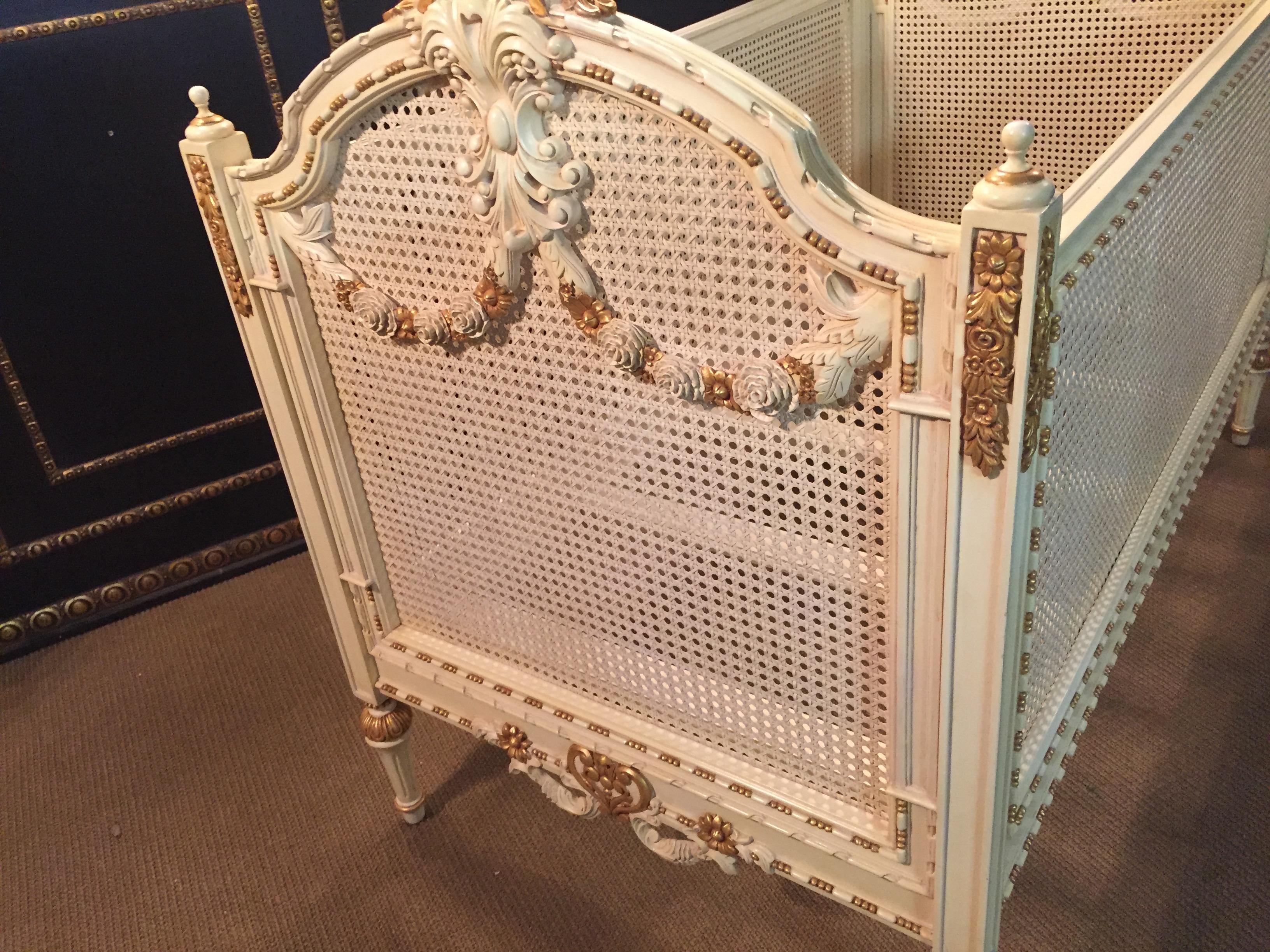 20th Century Baby Baroque Bed in the Style of Louis Seize In Good Condition For Sale In Berlin, DE