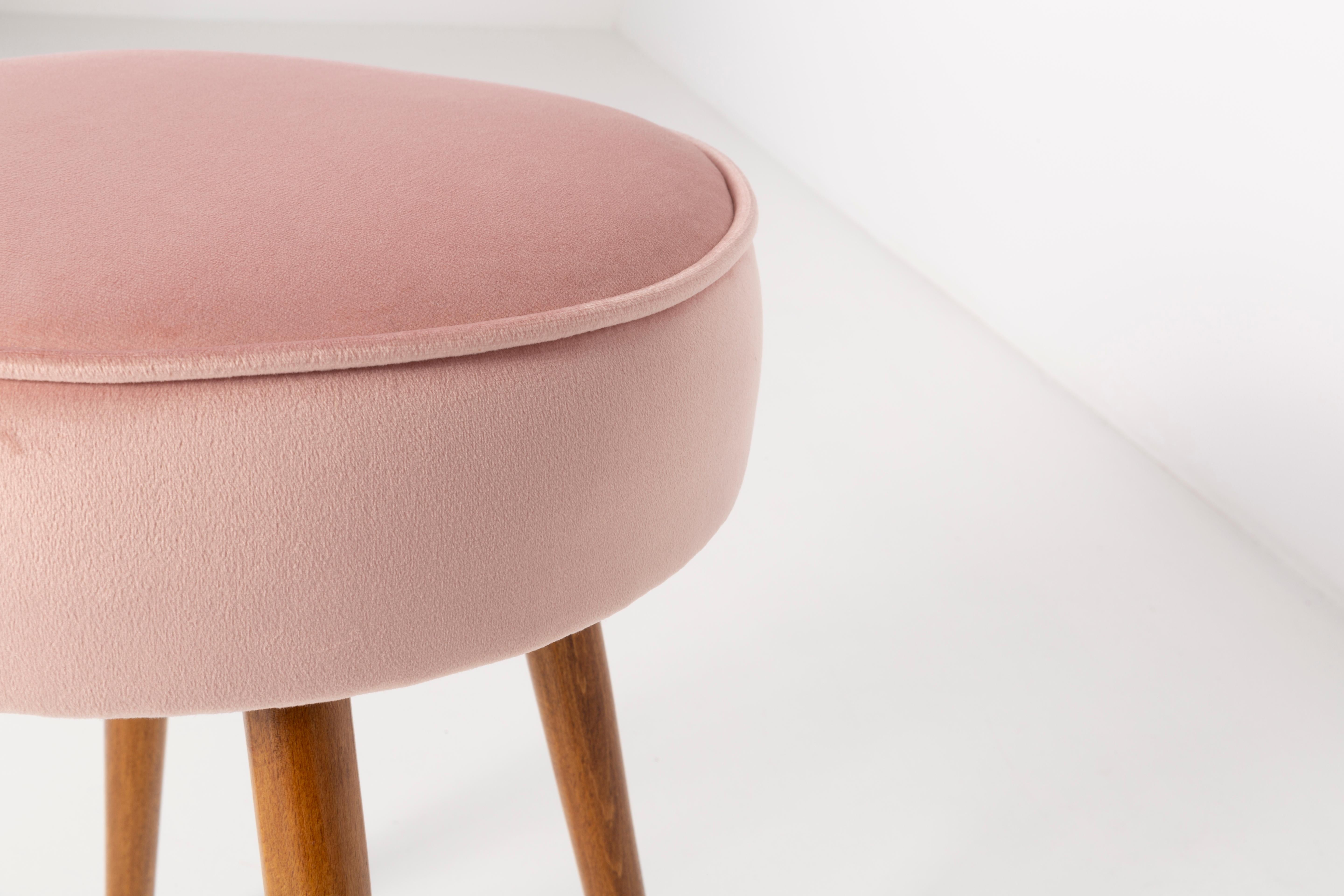 20th Century Baby Pink Stool, Europe, 1960s In Excellent Condition For Sale In 05-080 Hornowek, PL