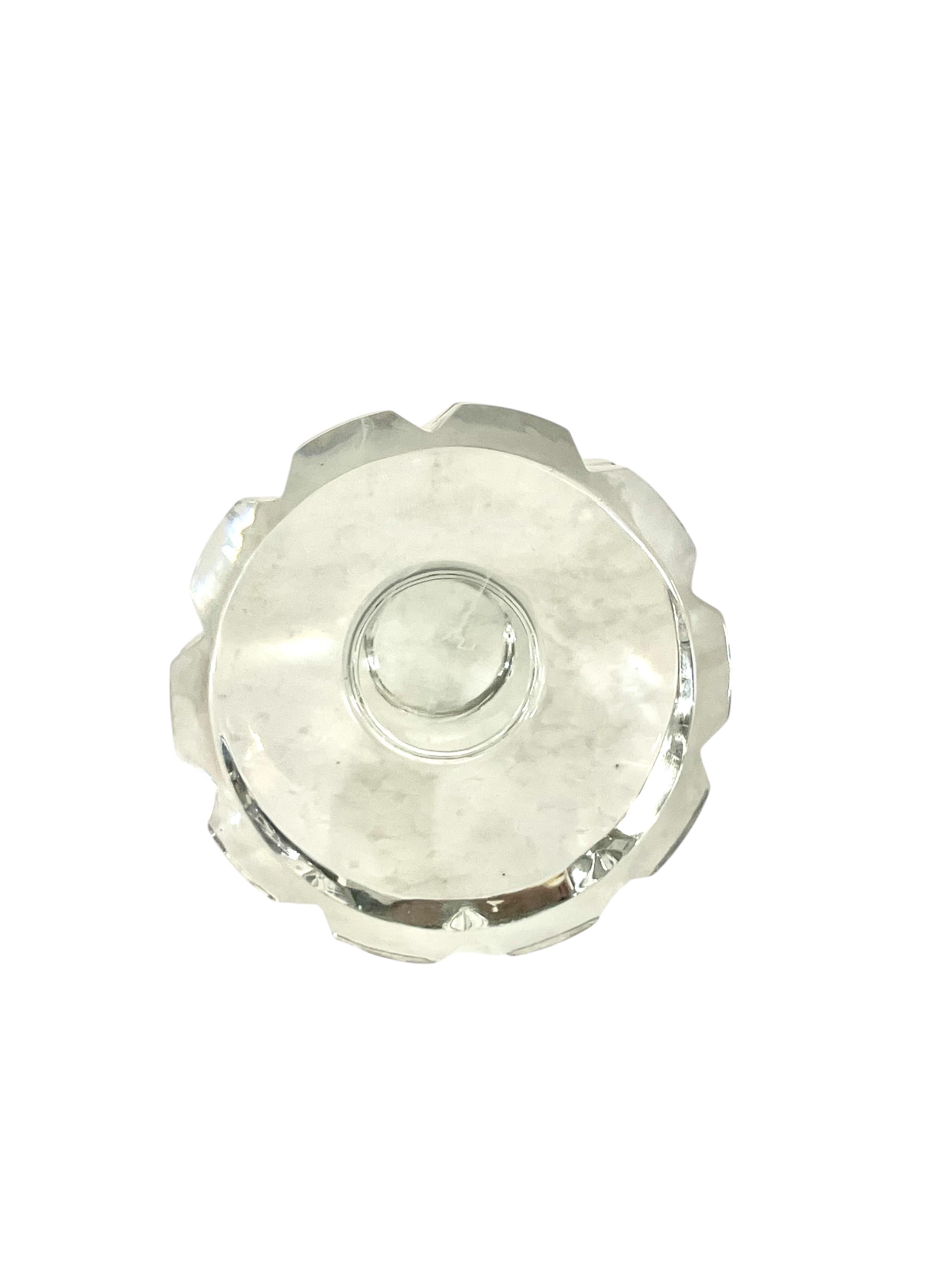 Decantador de cristal de Baccarat con tapón facetado, Siglo XX en venta 4