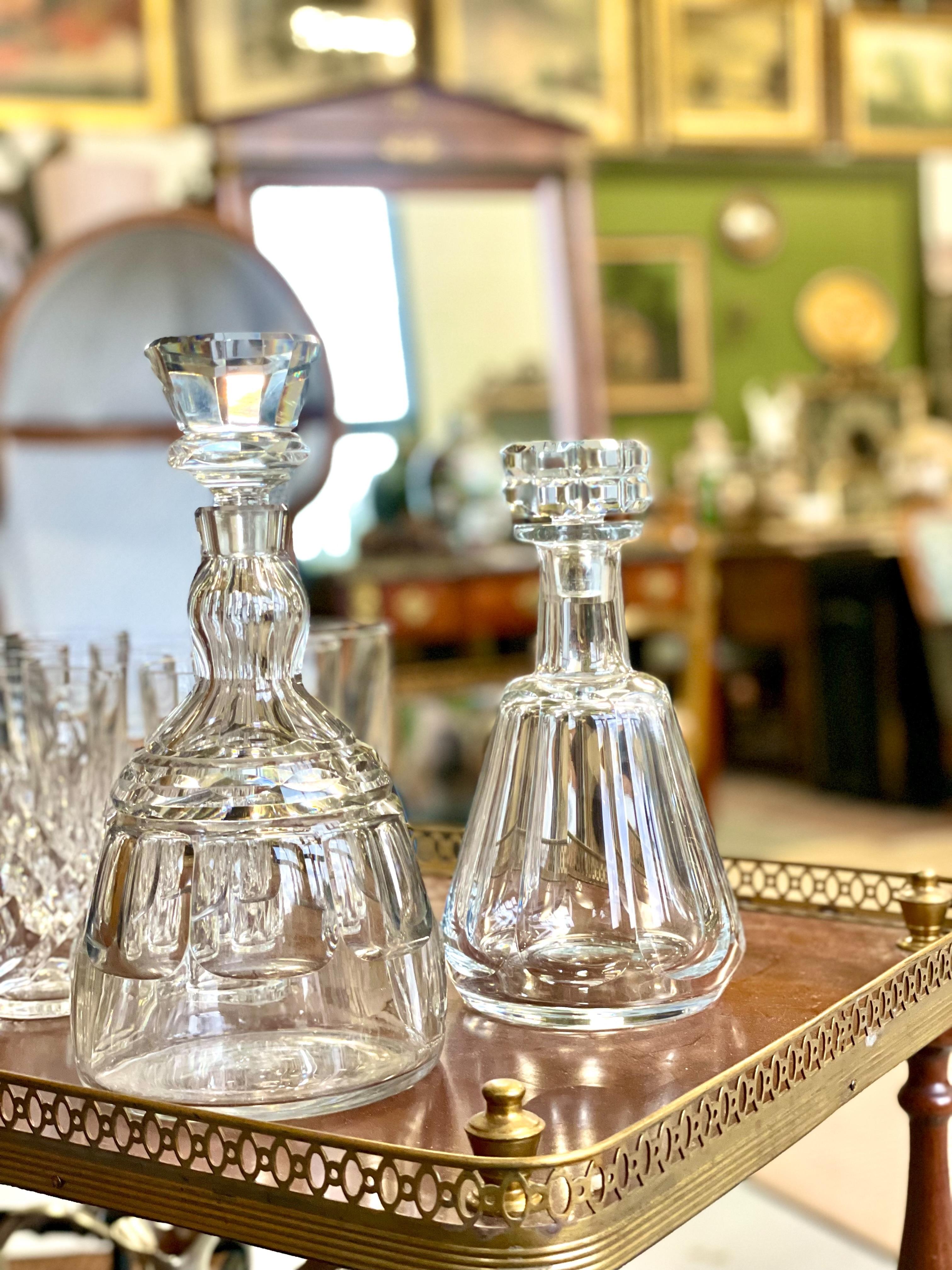 Decantador de cristal de Baccarat con tapón facetado, Siglo XX Francés en venta