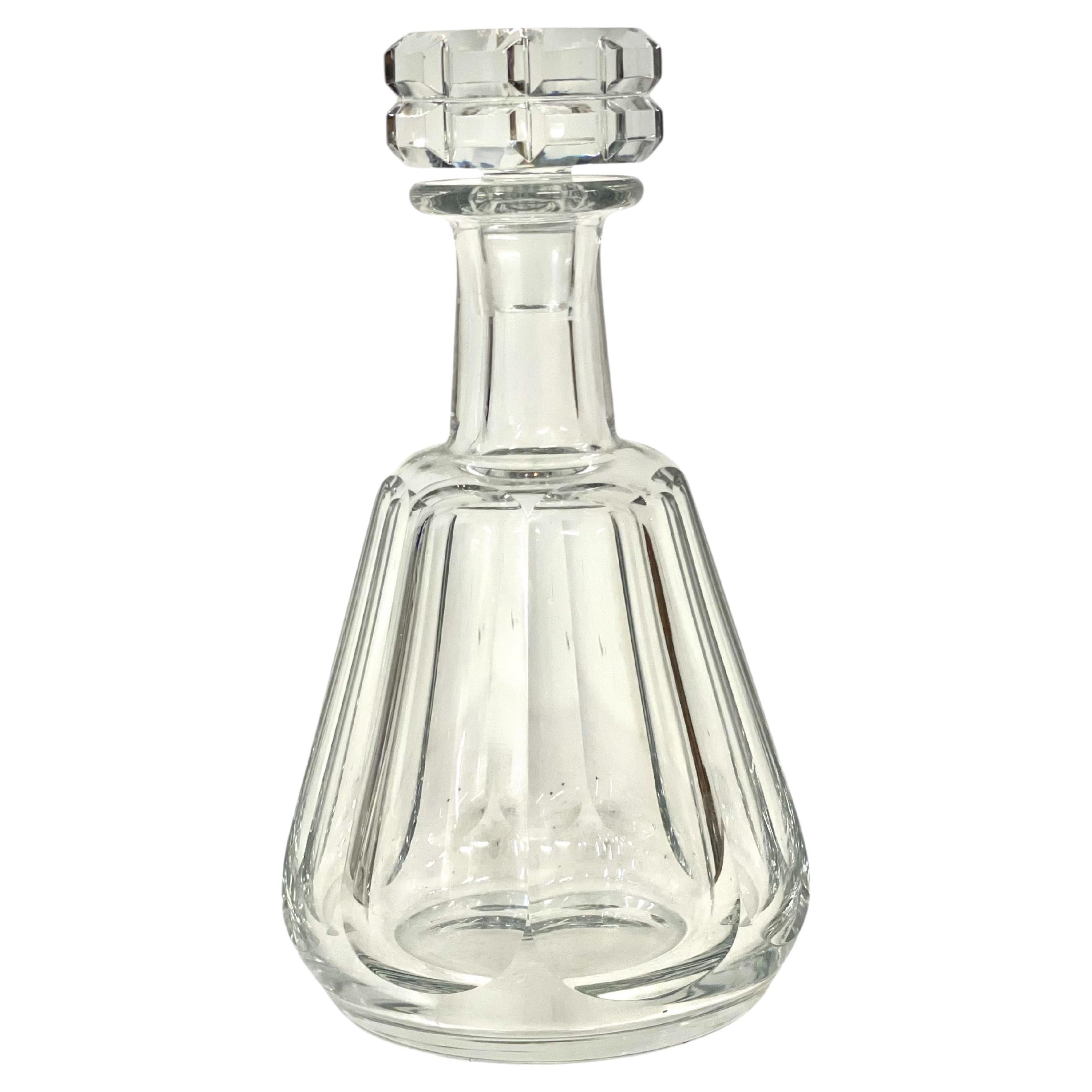 Decantador de cristal de Baccarat con tapón facetado, Siglo XX