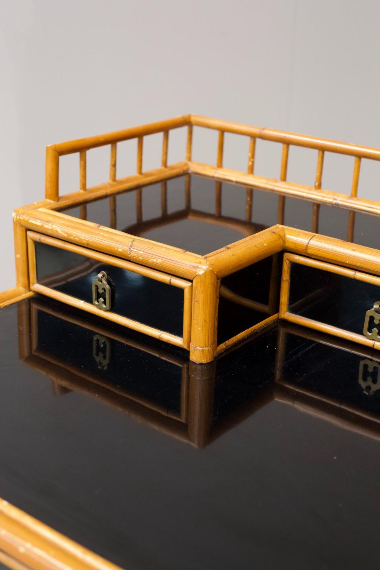 Schreibtisch aus Bambus und schwarzem Lack des 20. Jahrhunderts – E Murio im Angebot 2