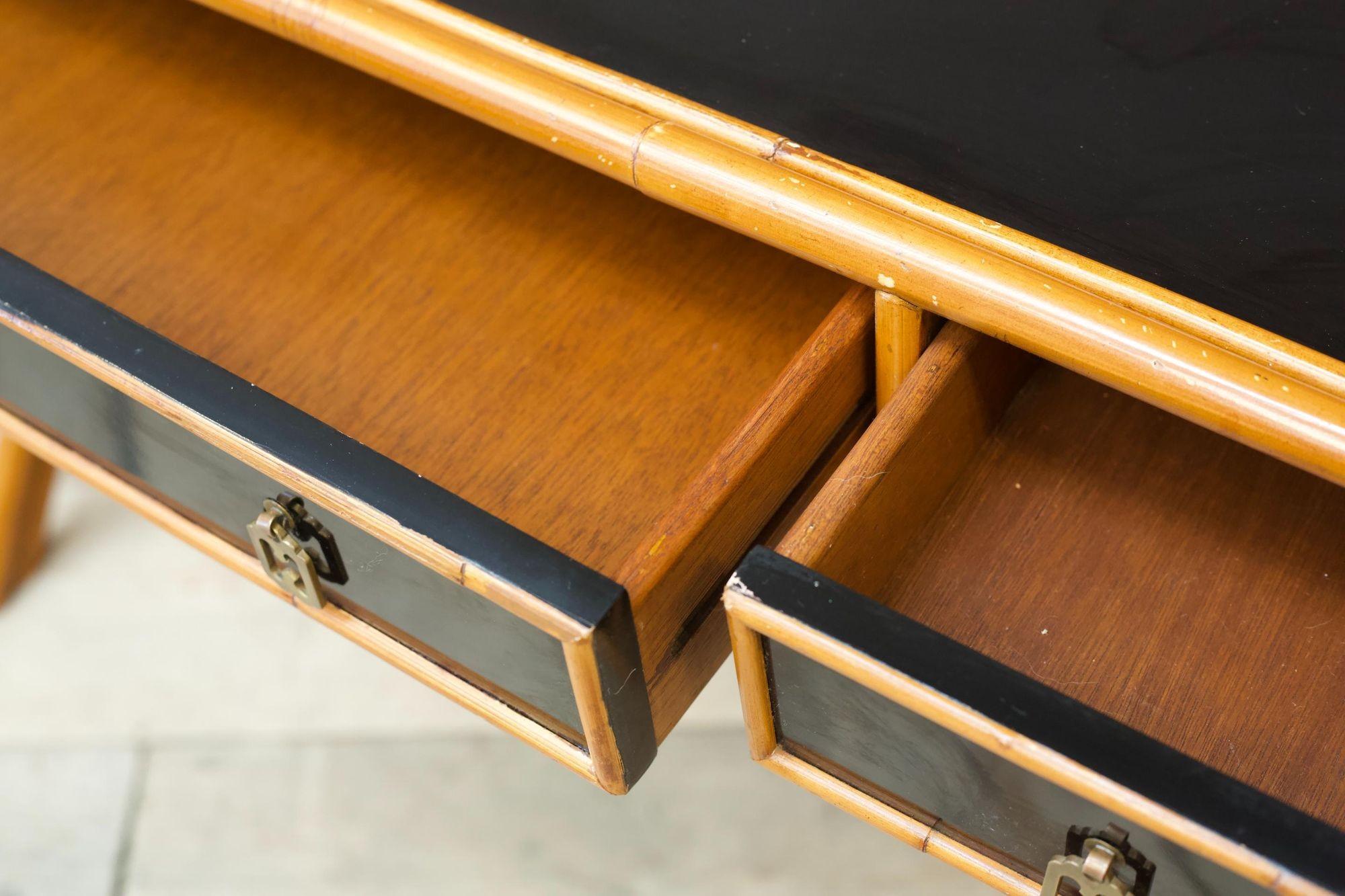 Schreibtisch aus Bambus und schwarzem Lack des 20. Jahrhunderts – E Murio im Angebot 6