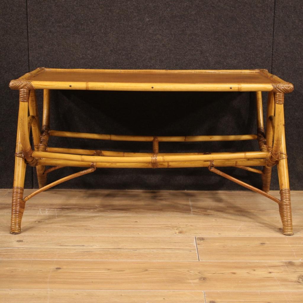 Italian design coffee table from the 1970s. Furniture in bamboo, exotic wood and woven wood of beautiful lines and pleasant decor. Coffee table equipped with a solid wooden top and magazine compartment underneath, of good utility and service. Ideal