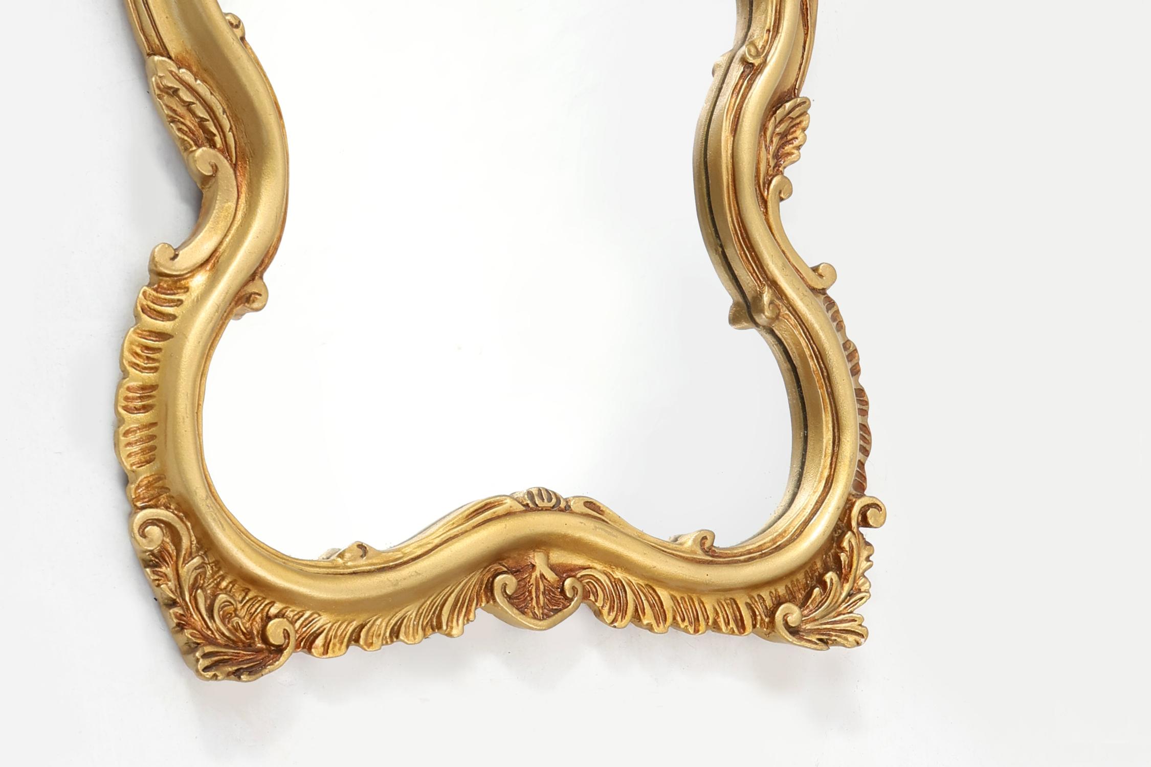 Français 20e siècle Miroir ovale doré baroque, France en vente