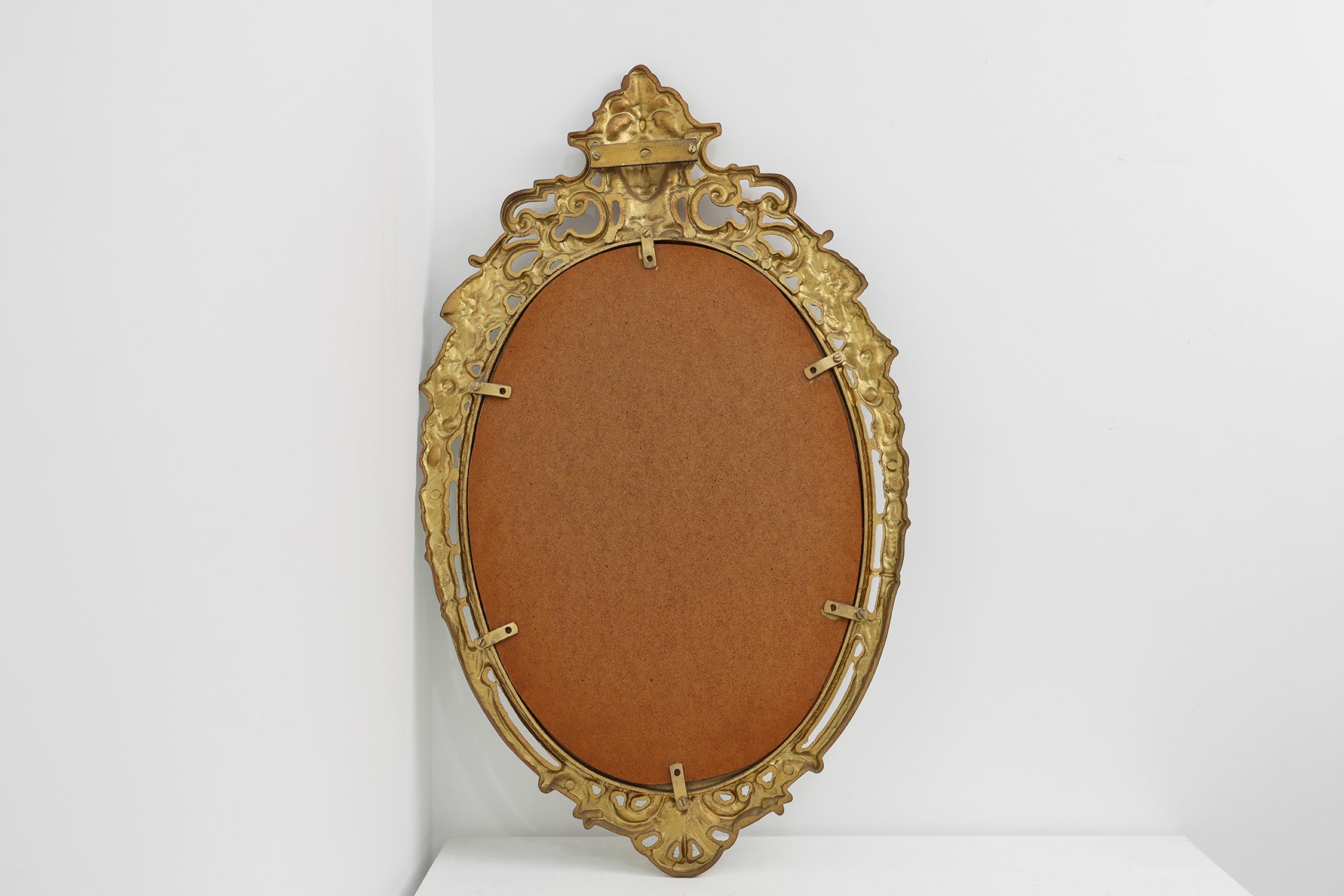 20e siècle Miroir baroque en métal de style Louis XV, France en vente 5