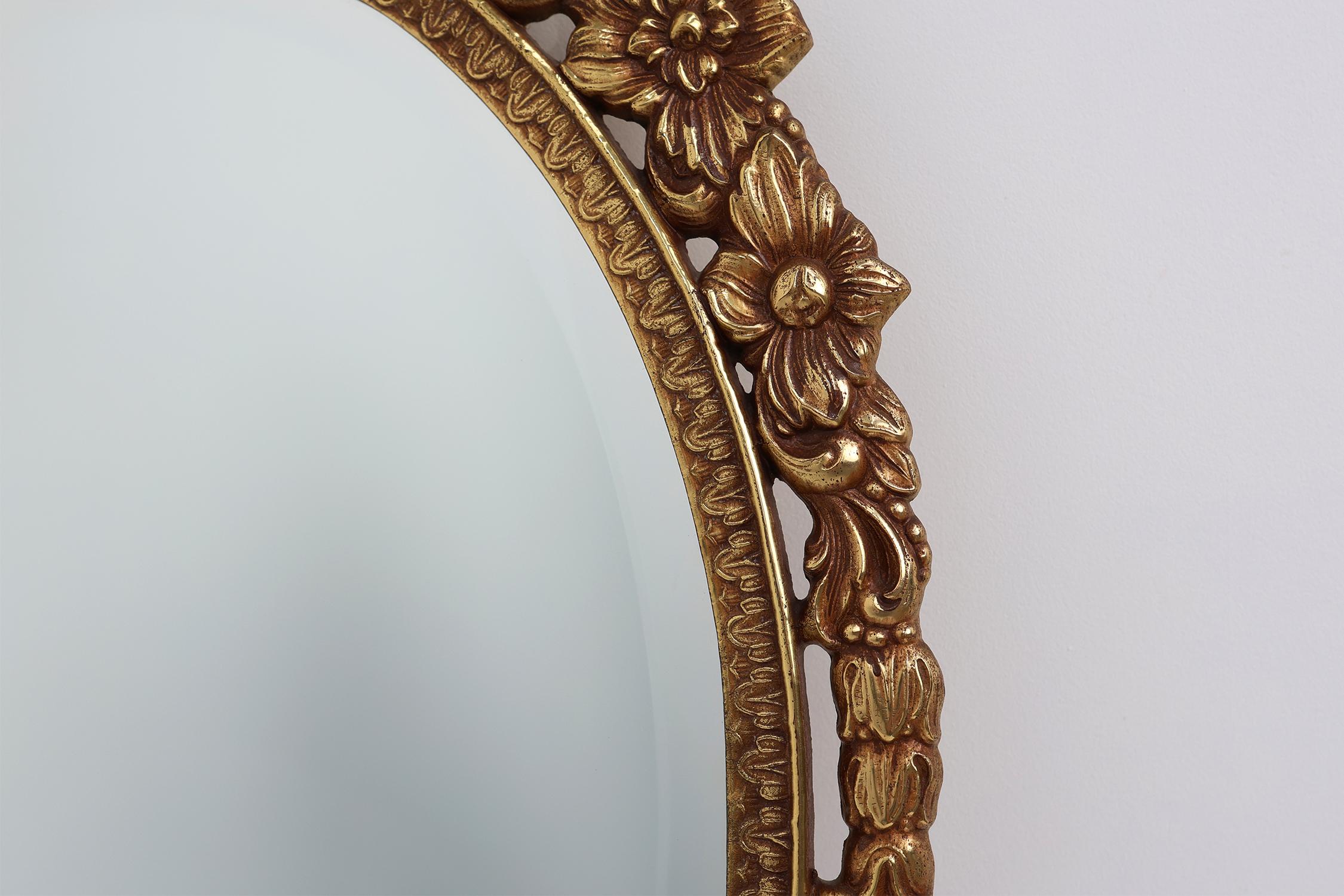 20e siècle Miroir baroque en métal de style Louis XV, France en vente 2