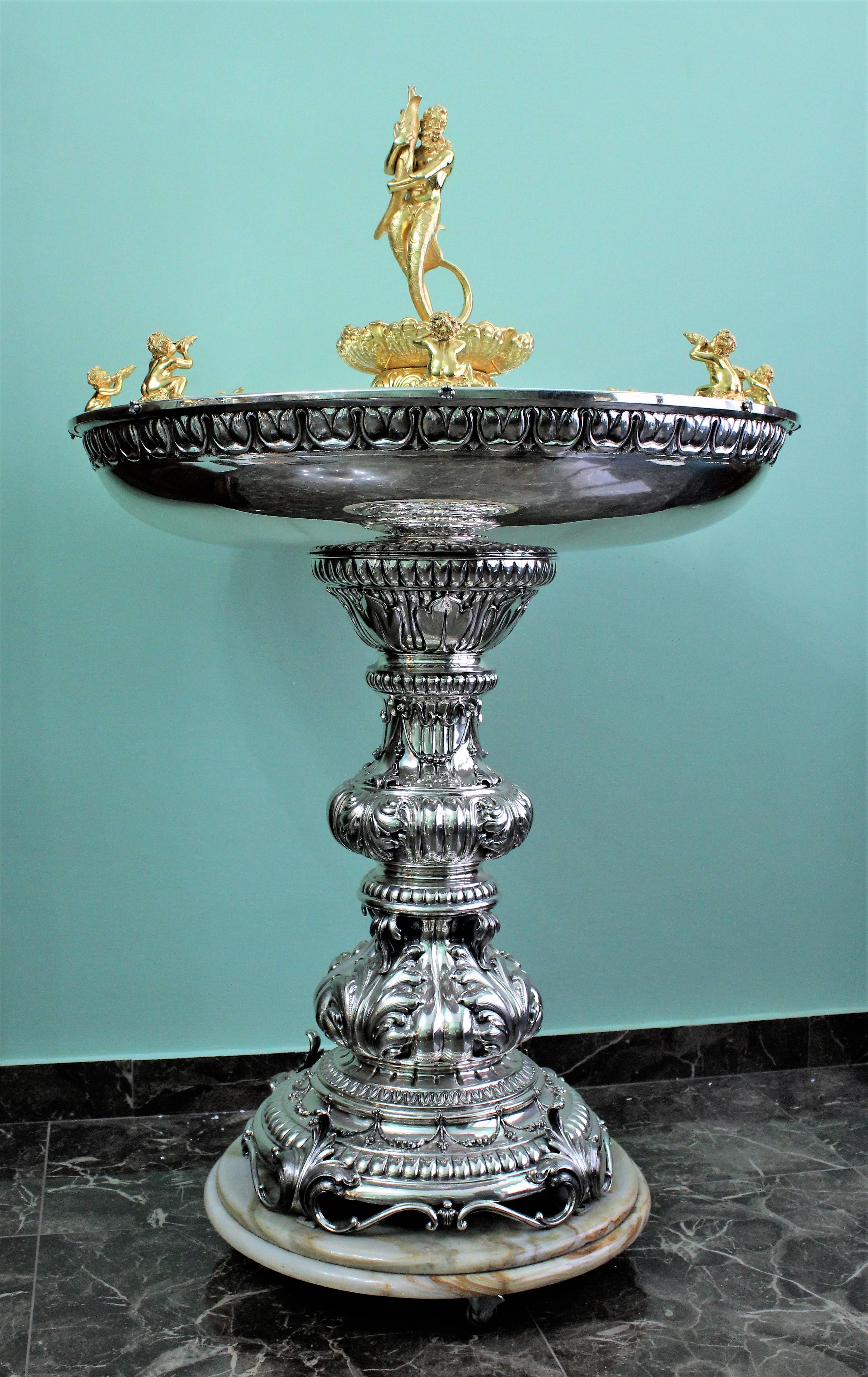 Magnificent silver fountain, realized in the early 1950s


Circular marble base with wheels for moving.

Worked by hand embossed and engraved. 

Round fountain engraved with sea rocks and waves on the inside

8 little cherubs sorround the