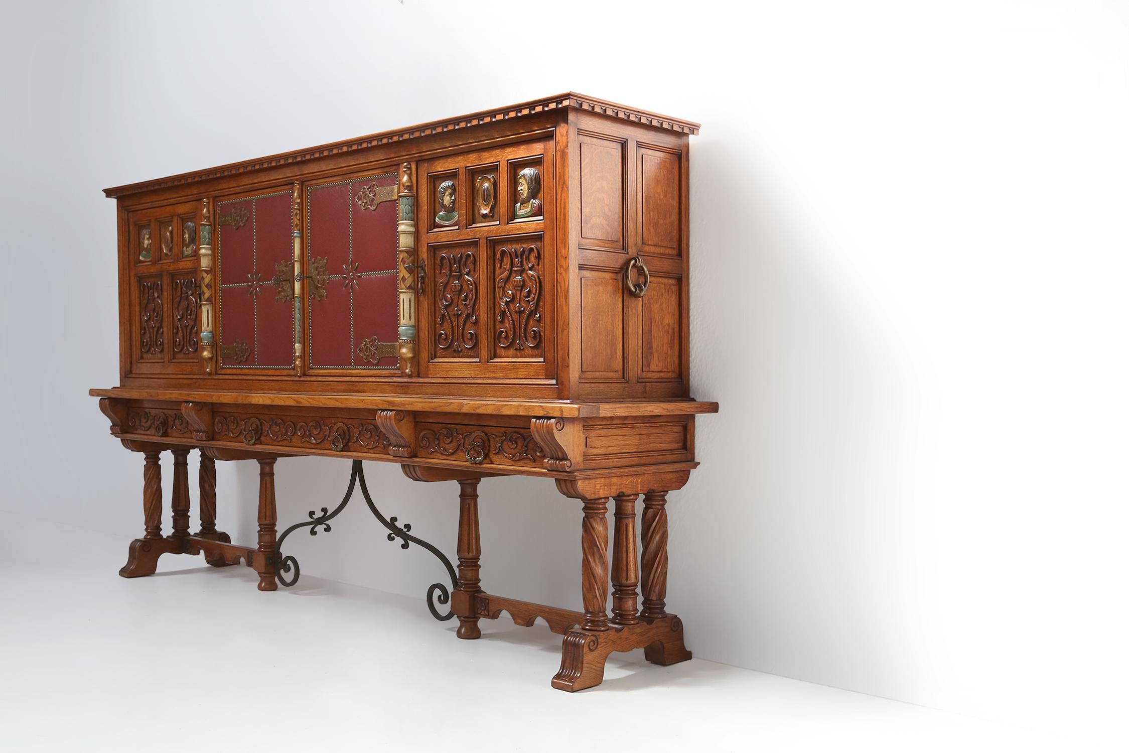 Credenza intagliata in stile barocco del XX secolo, Spagna 1950 ca. in vendita 4