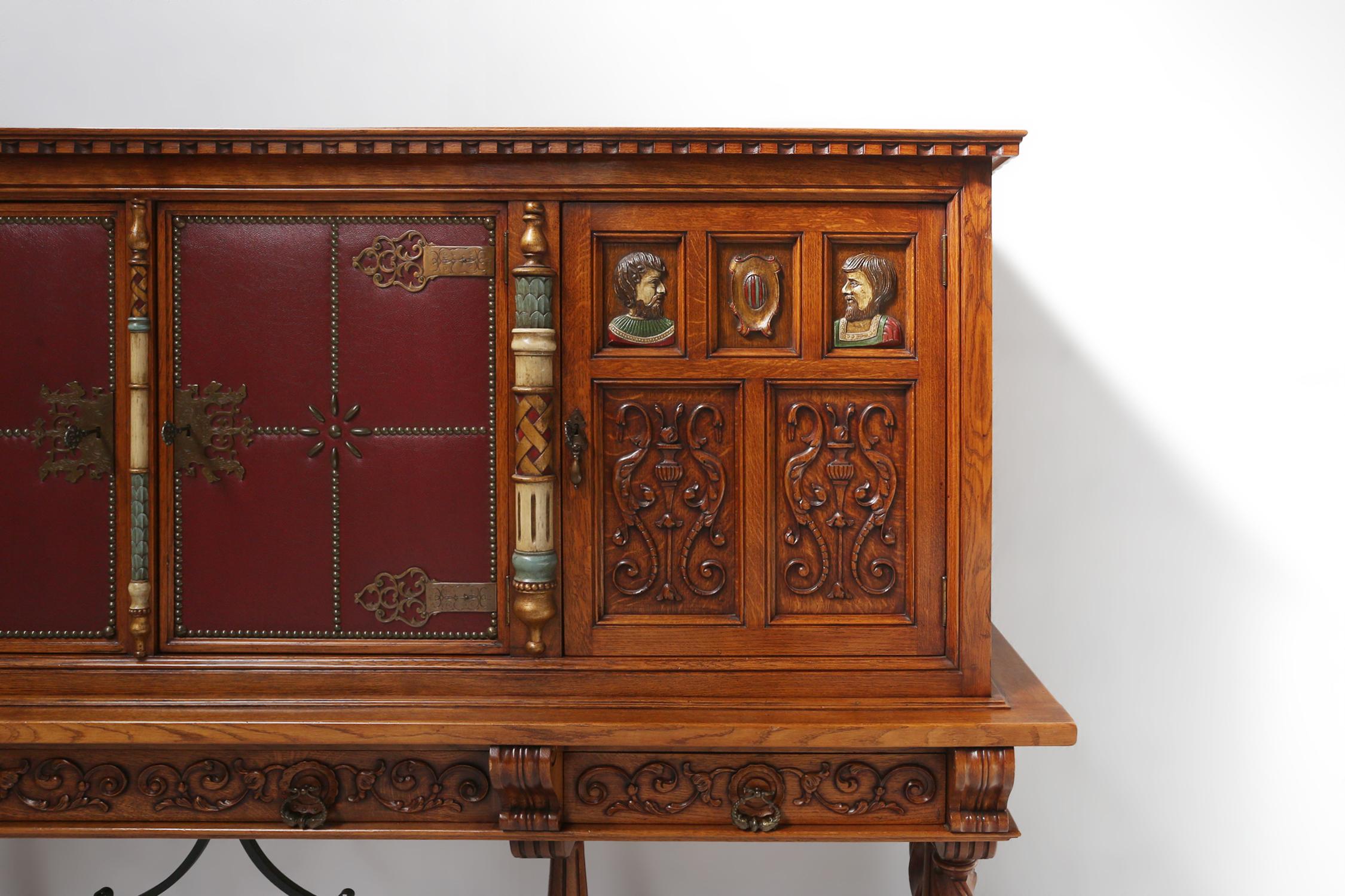 Neobarocco Credenza intagliata in stile barocco del XX secolo, Spagna 1950 ca. in vendita