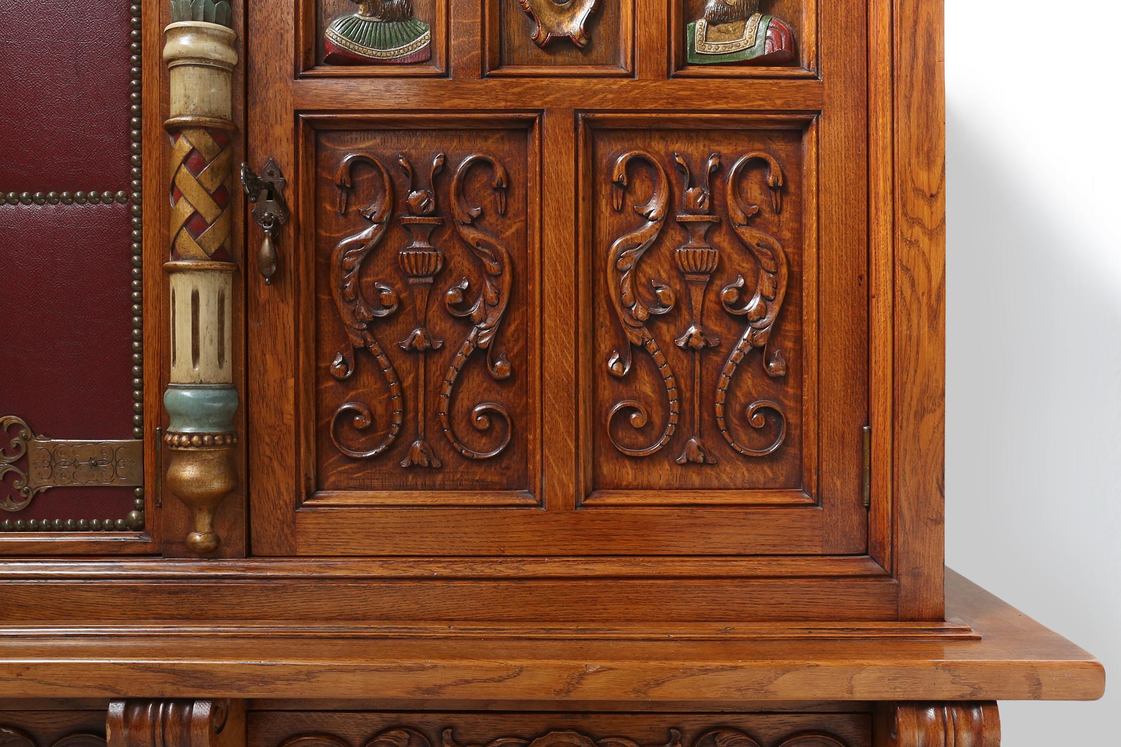 Spagnolo Credenza intagliata in stile barocco del XX secolo, Spagna 1950 ca. in vendita