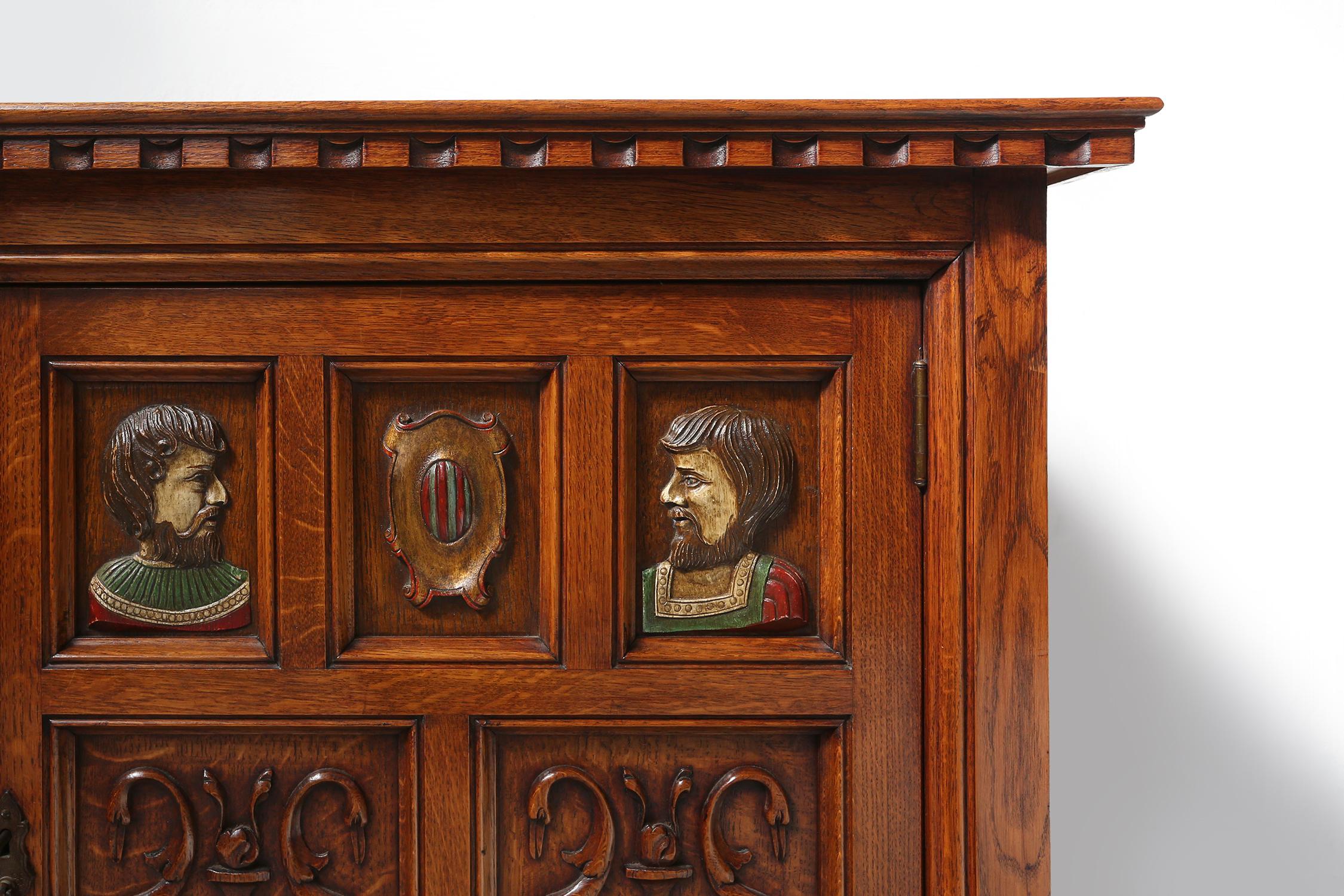 Intagliato a mano Credenza intagliata in stile barocco del XX secolo, Spagna 1950 ca. in vendita